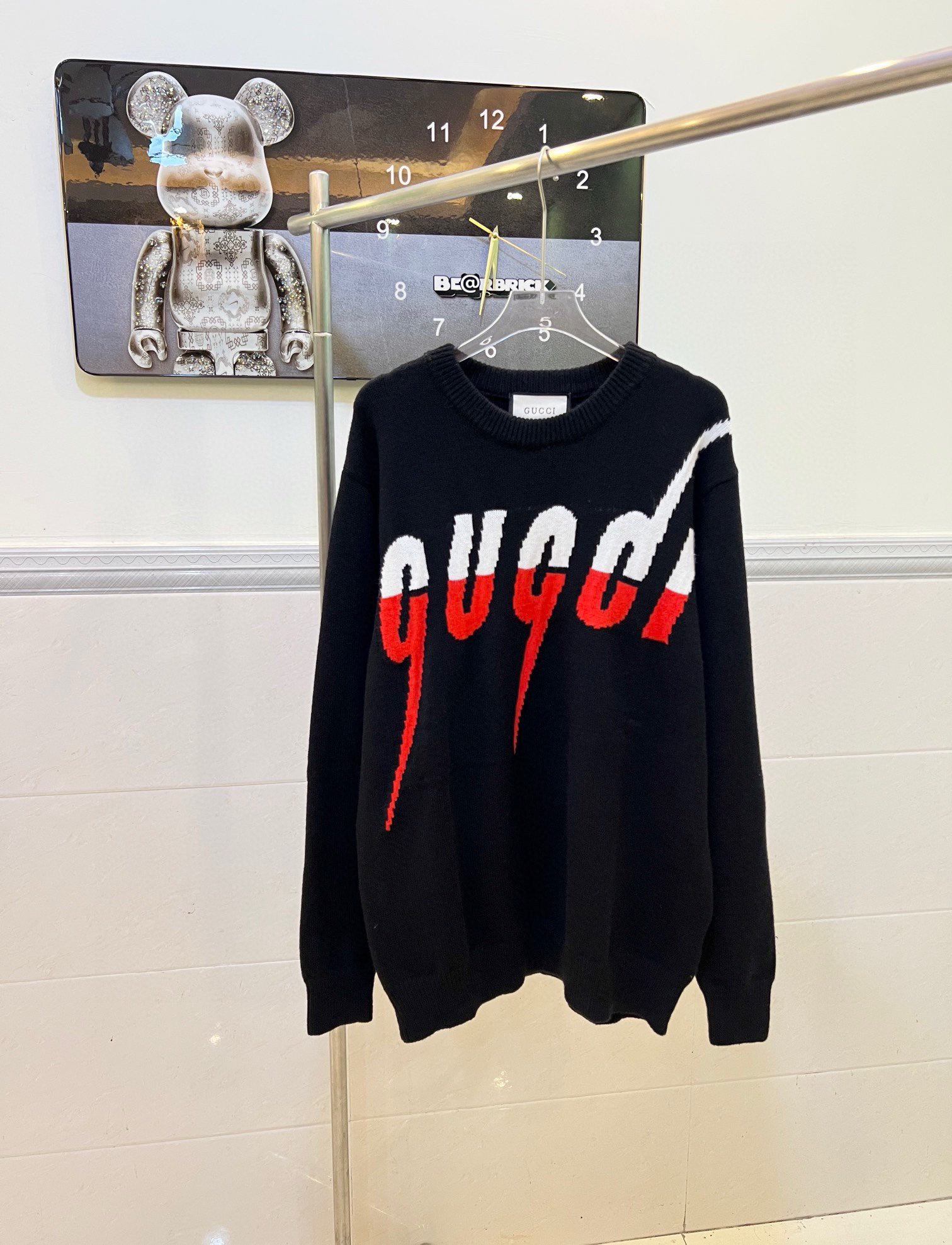 GUCCI ニット 4色入 オーバーサイズ ロゴデザイン 黒 - 画像 4