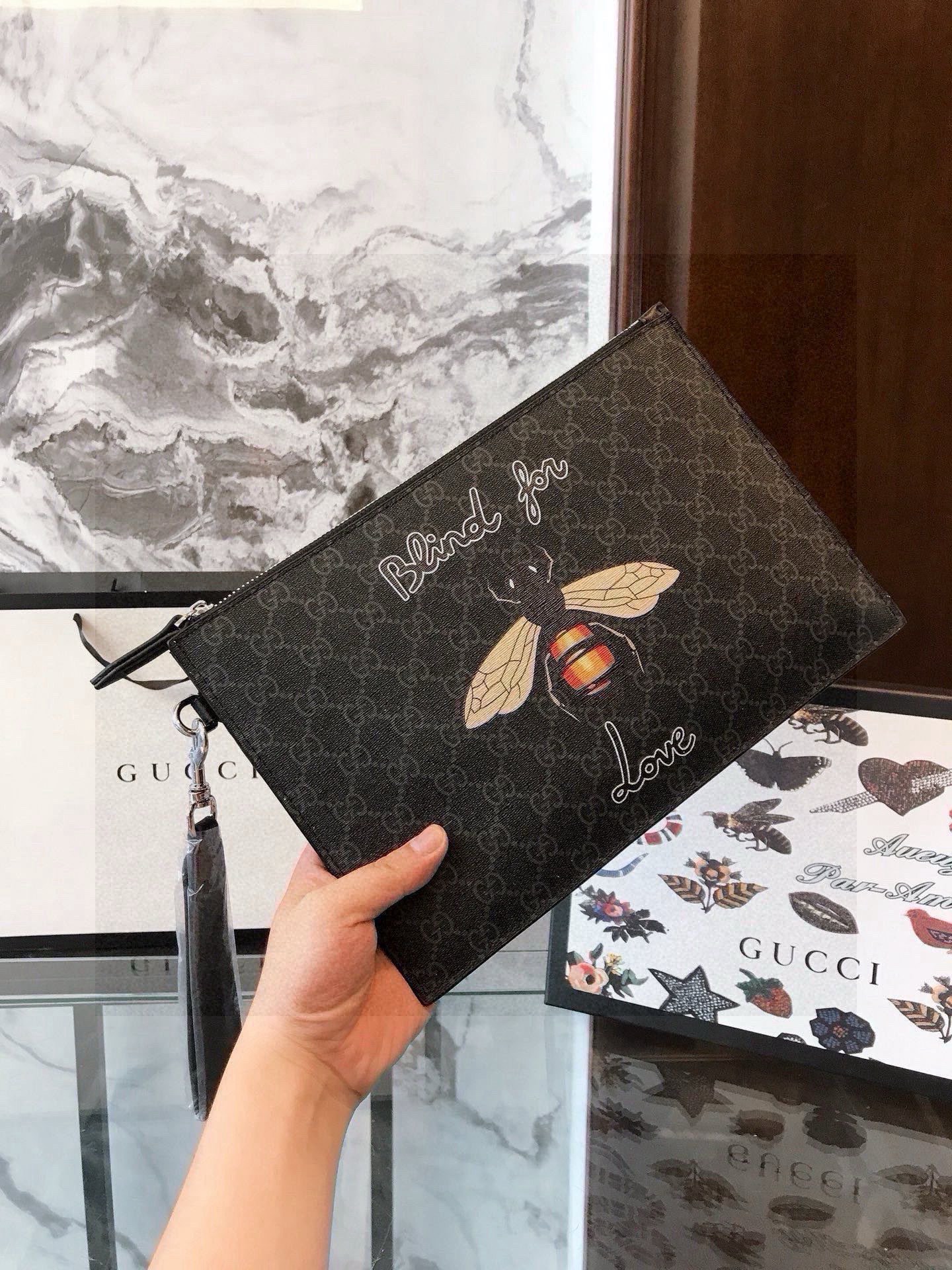 GUCCI ベルト付き ビーストデザイン メンズ ポーチ 黒 1色入