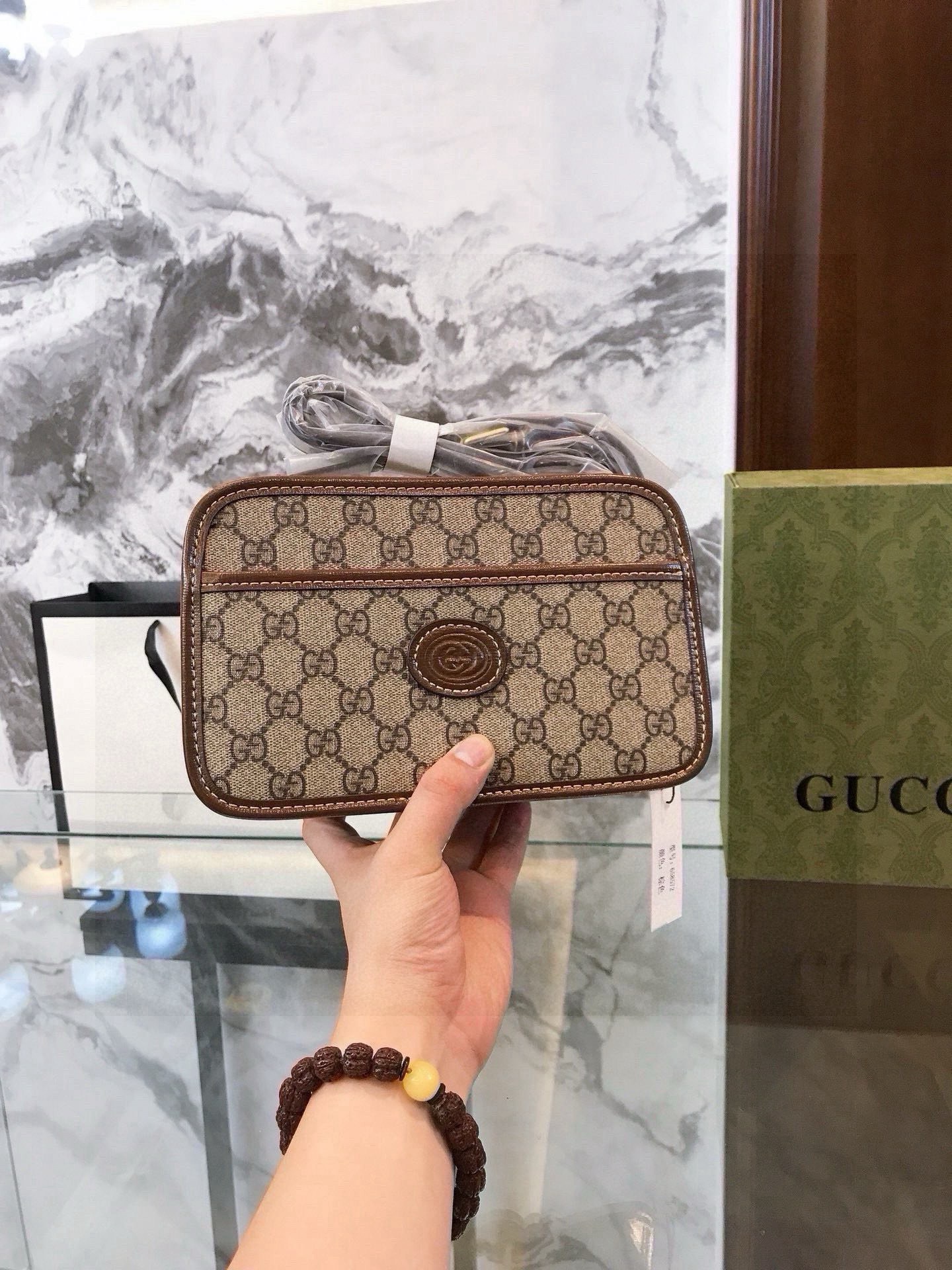 GUCCI ミニショルダーバッグ グラフィティ柄 2色入 - 画像 4