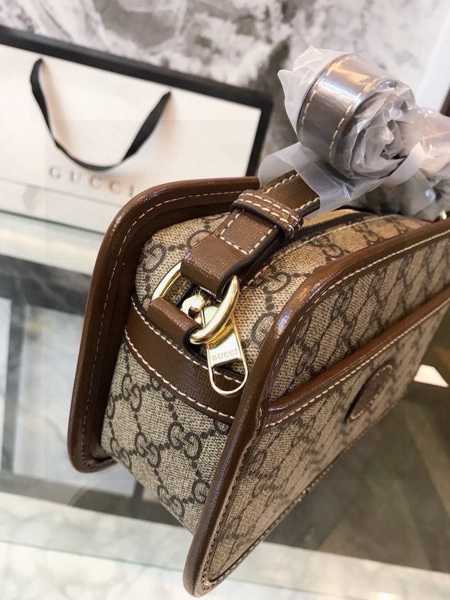 GUCCI ミニショルダーバッグ グラフィティ柄 2色入 - 画像 5