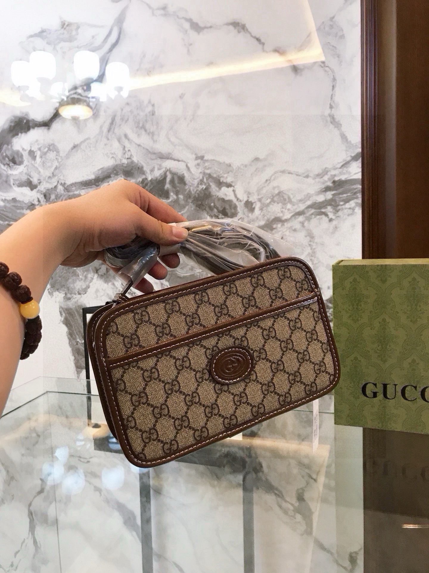 GUCCI ミニショルダーバッグ グラフィティ柄 2色入 - 画像 8