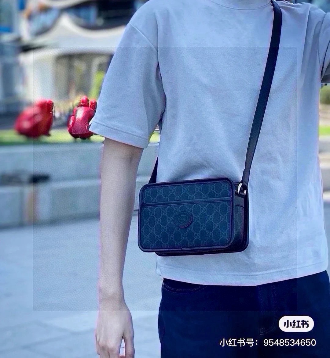 GUCCI グッチ メンズ カメラバッグ ブラック 1色入 - 画像 3
