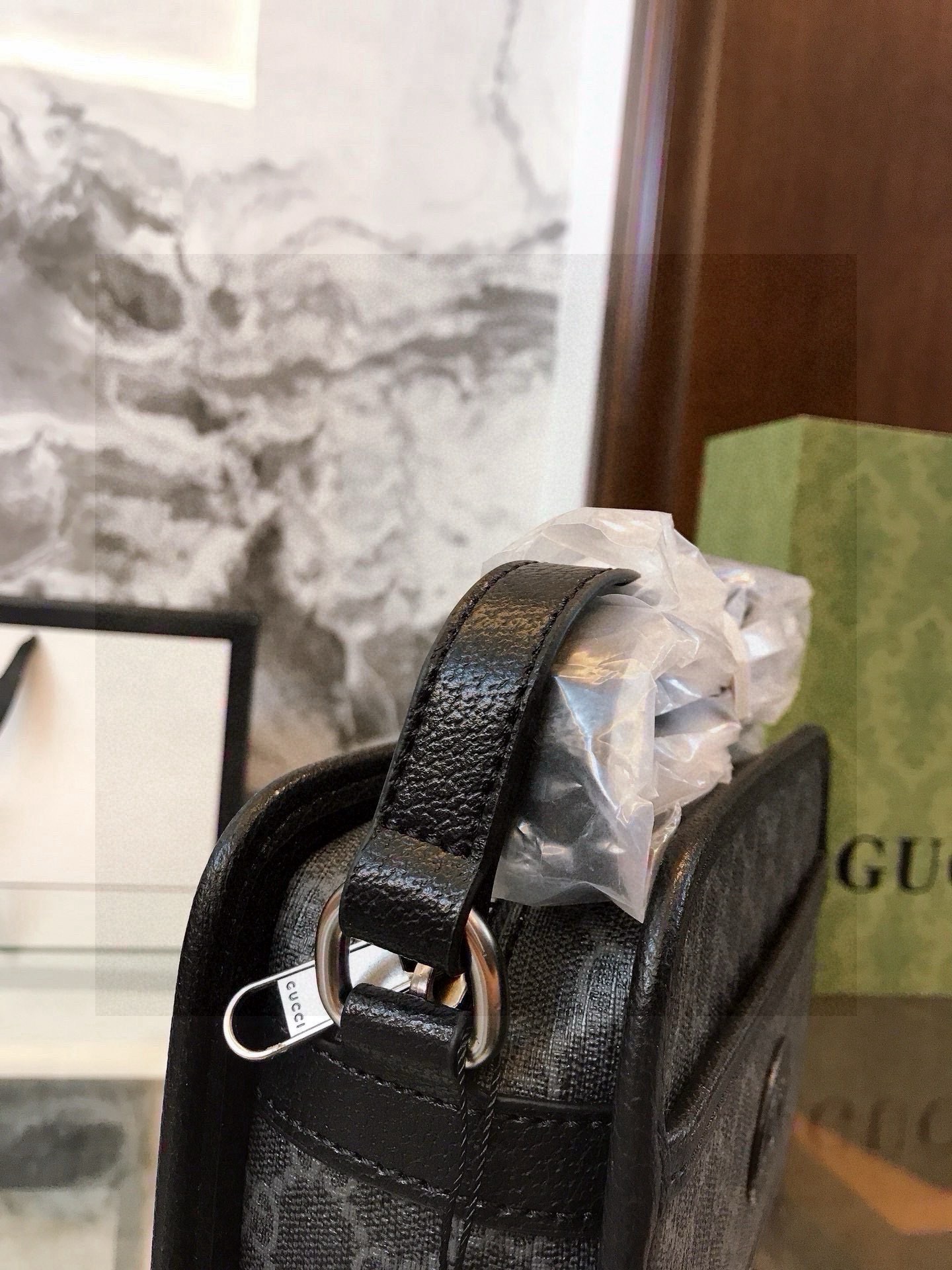 GUCCI グッチ メンズ カメラバッグ ブラック 1色入 - 画像 8