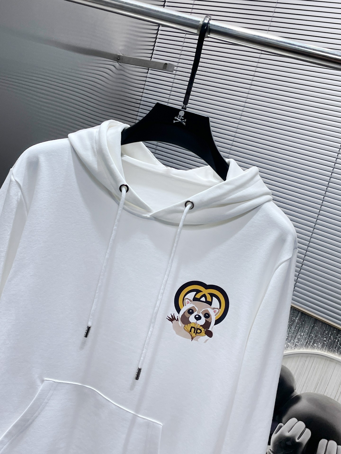 GUCCI メンズ ホットプリント フード付きスウェットシャツ 白 1色入 - 画像 4