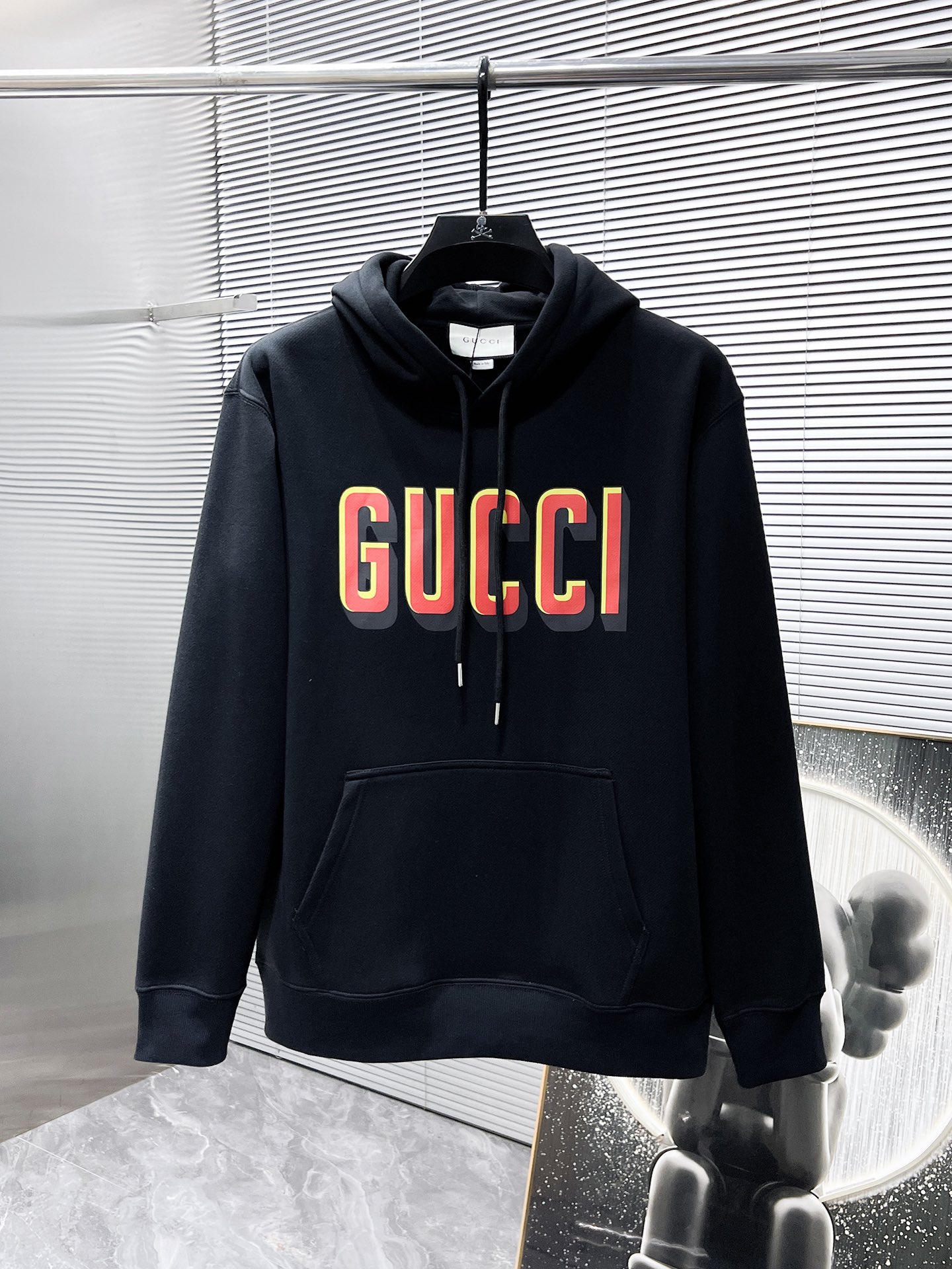 GUCCI ロゴパーカー 2色入 便利なフロントポケット付き