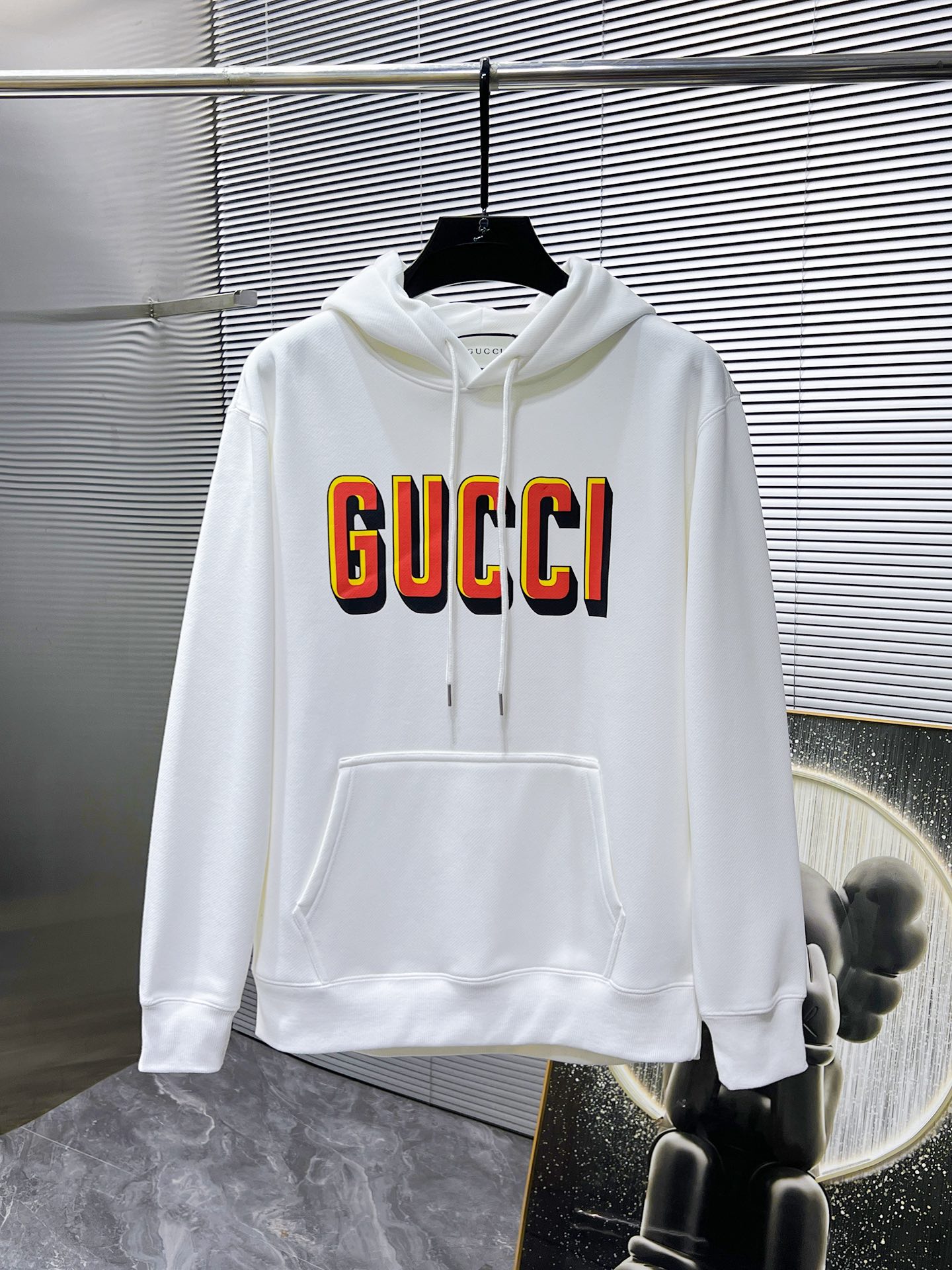 GUCCI ロゴパーカー 2色入 便利なフロントポケット付き - 画像 2