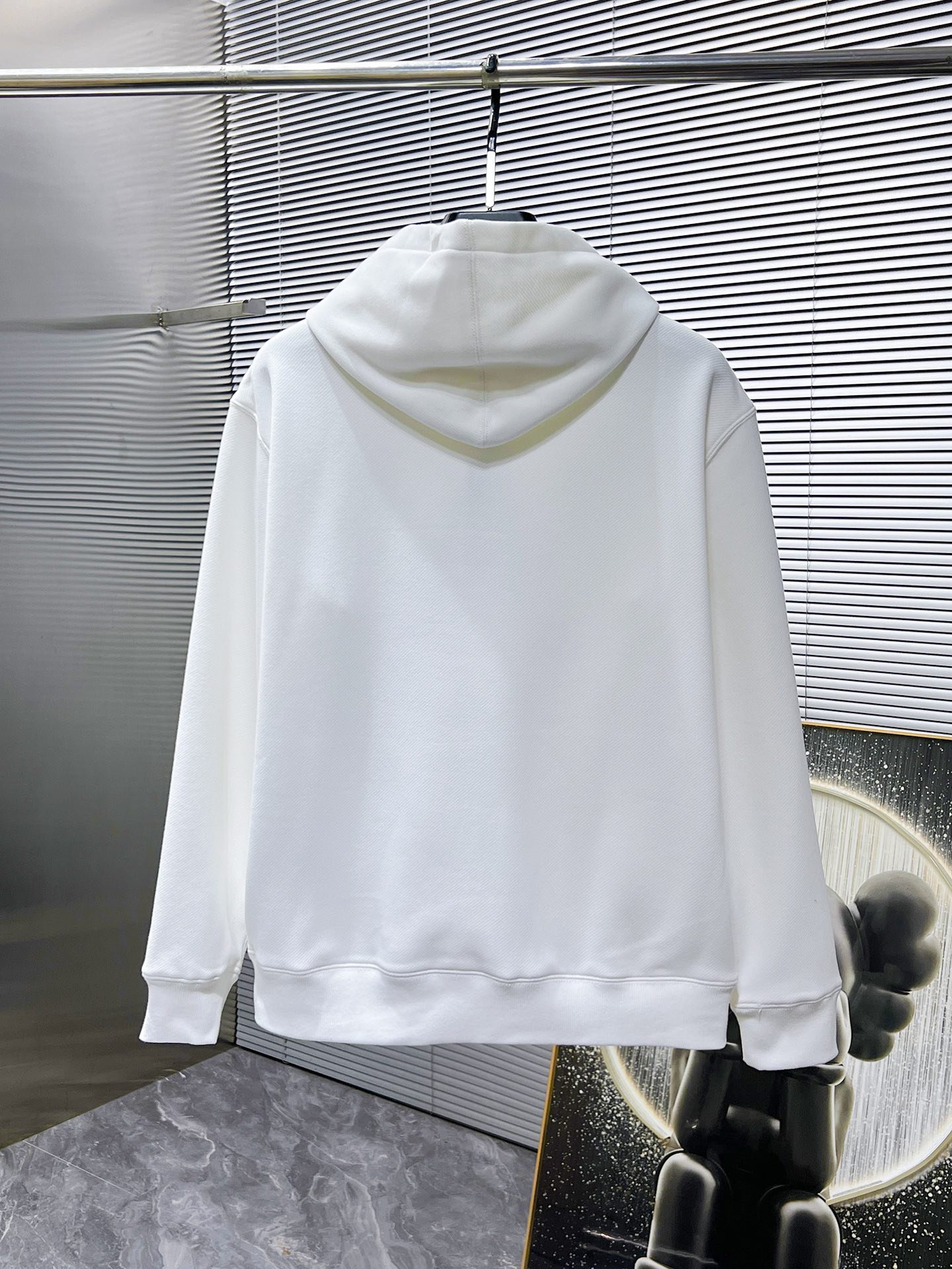 GUCCI ロゴパーカー 2色入 便利なフロントポケット付き - 画像 3
