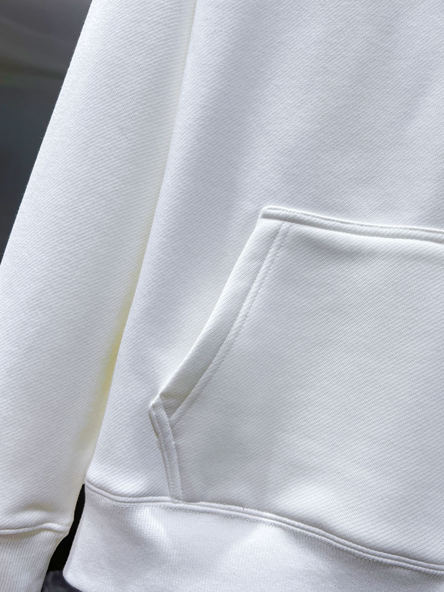 GUCCI ロゴパーカー 2色入 便利なフロントポケット付き - 画像 6