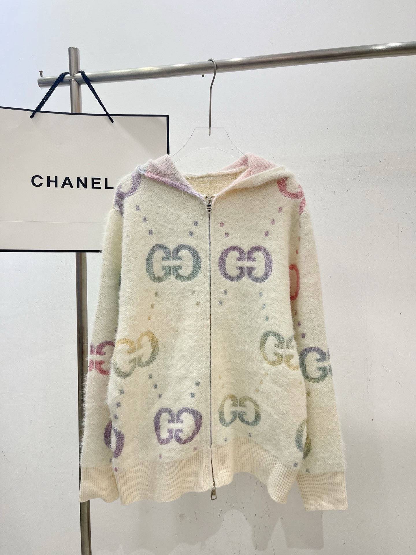 GUCCI ファー風ジップアップパーカー 4色入 - 画像 2