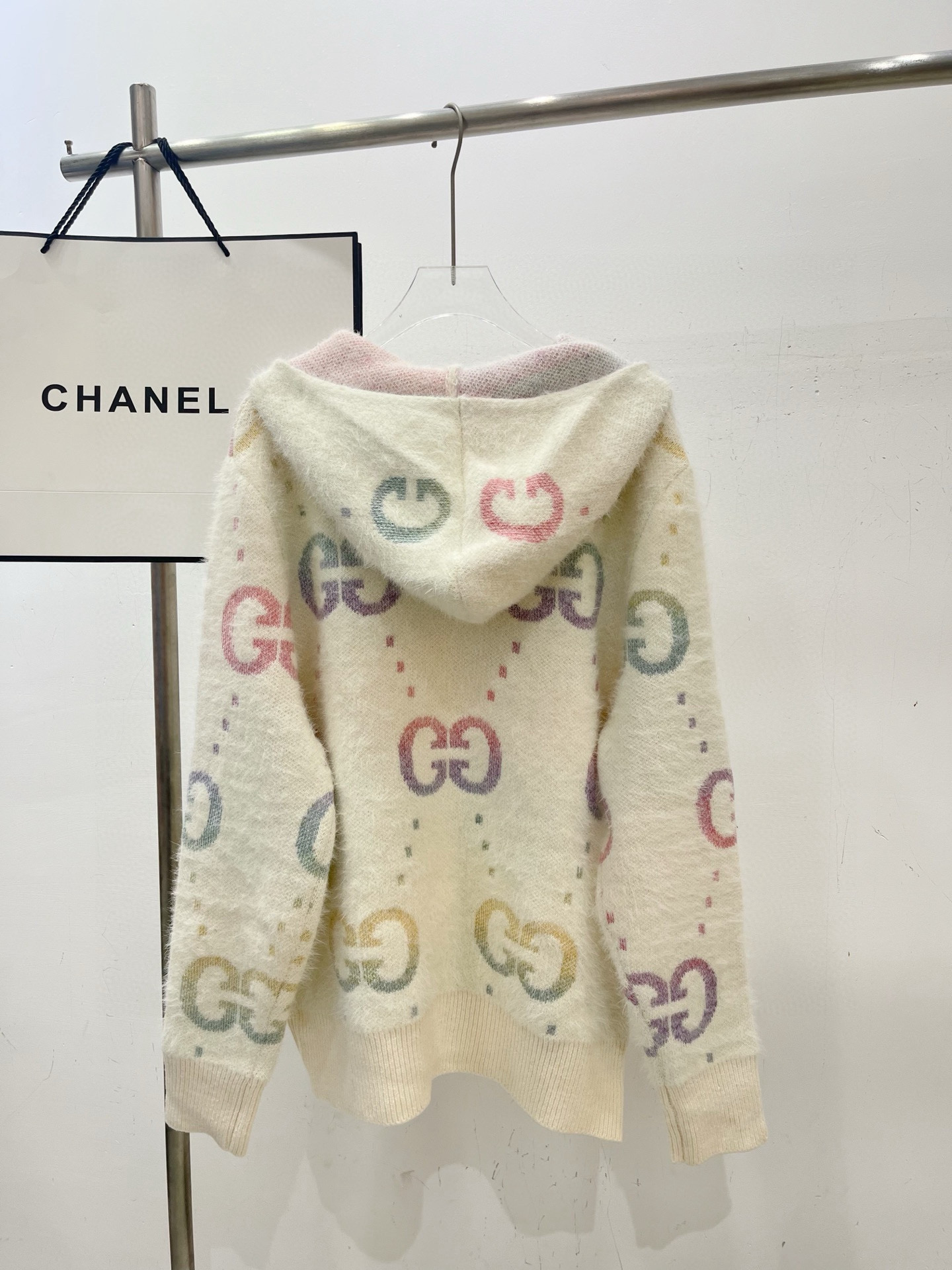 GUCCI ファー風ジップアップパーカー 4色入 - 画像 3