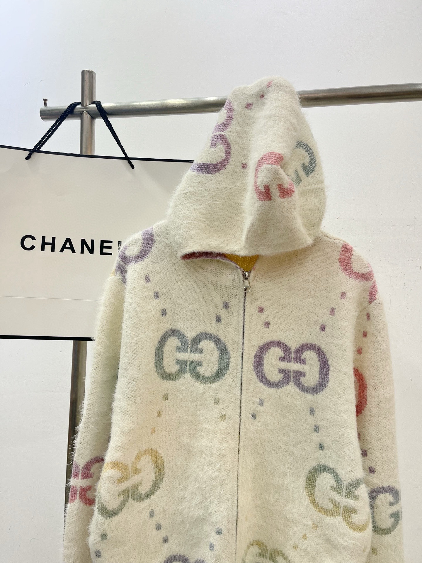GUCCI ファー風ジップアップパーカー 4色入 - 画像 4