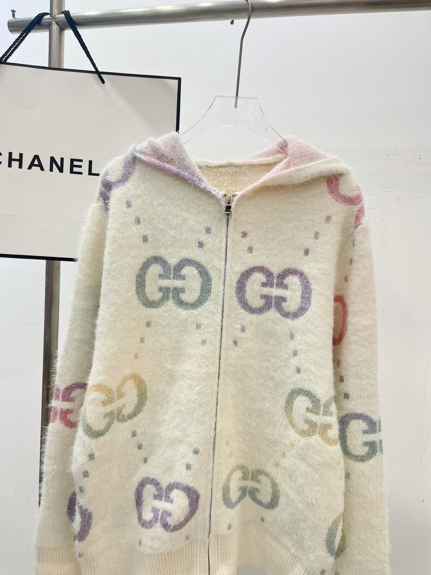 GUCCI ファー風ジップアップパーカー 4色入 - 画像 5