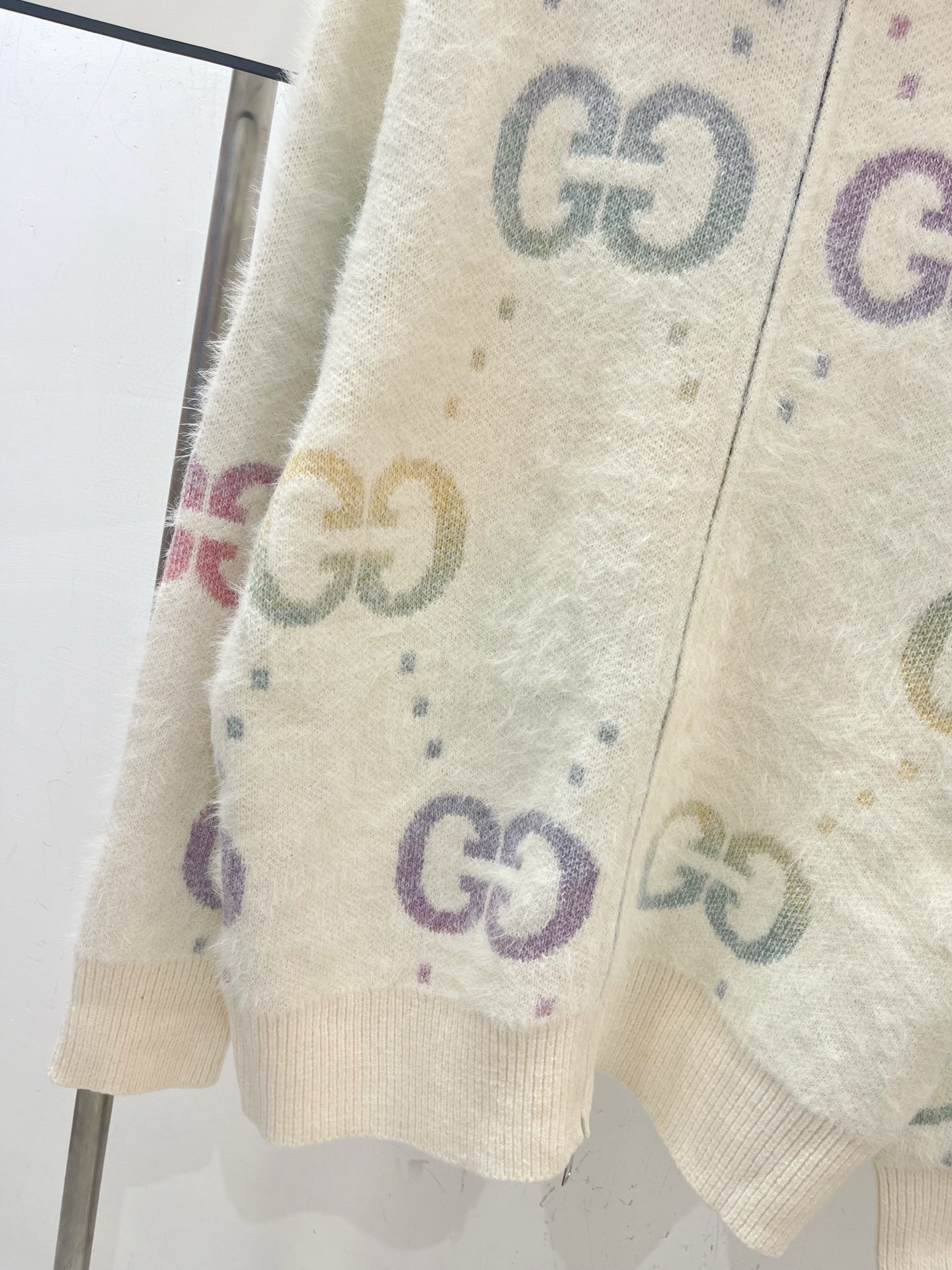 GUCCI ファー風ジップアップパーカー 4色入 - 画像 6