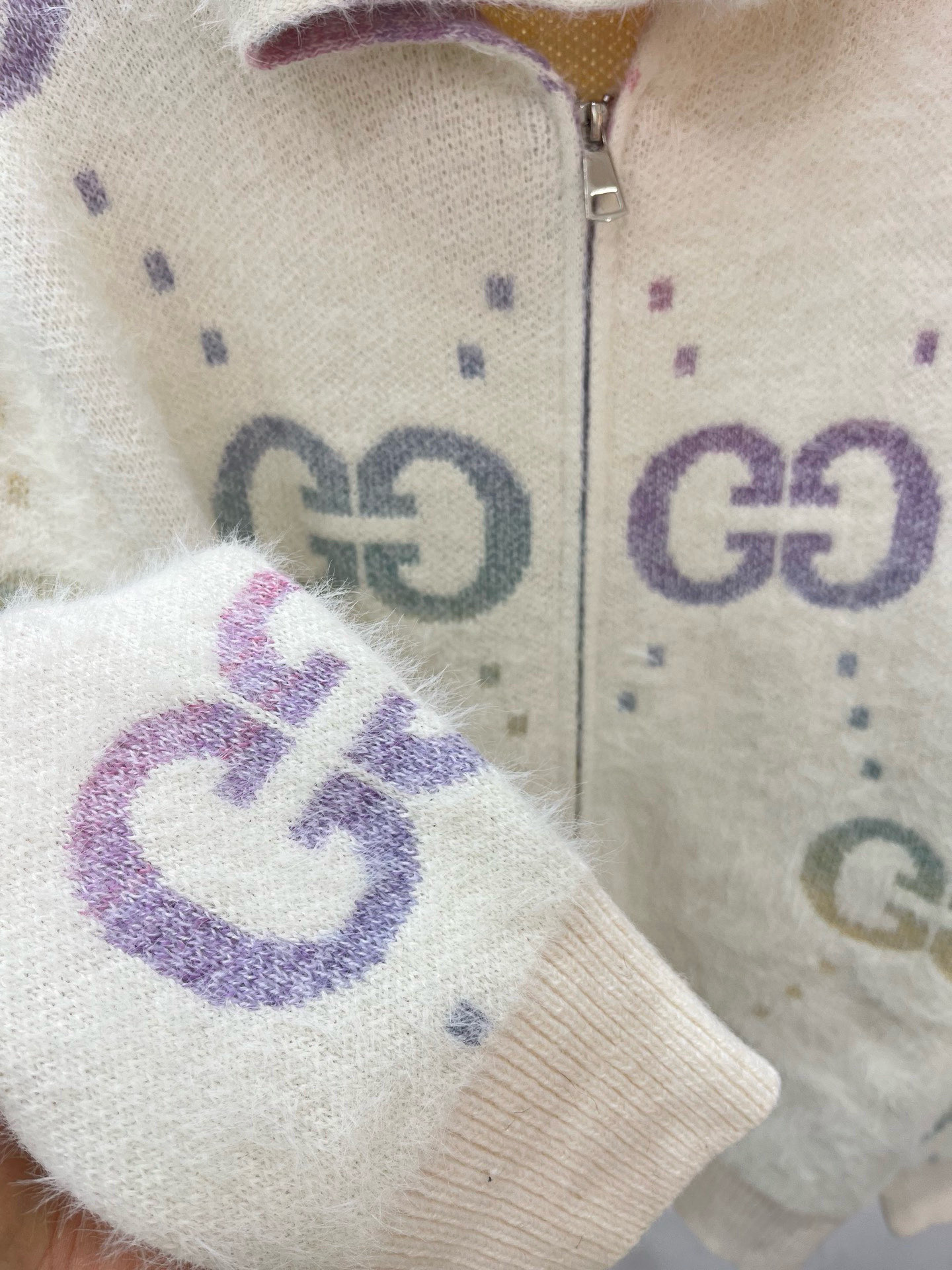 GUCCI ファー風ジップアップパーカー 4色入 - 画像 7
