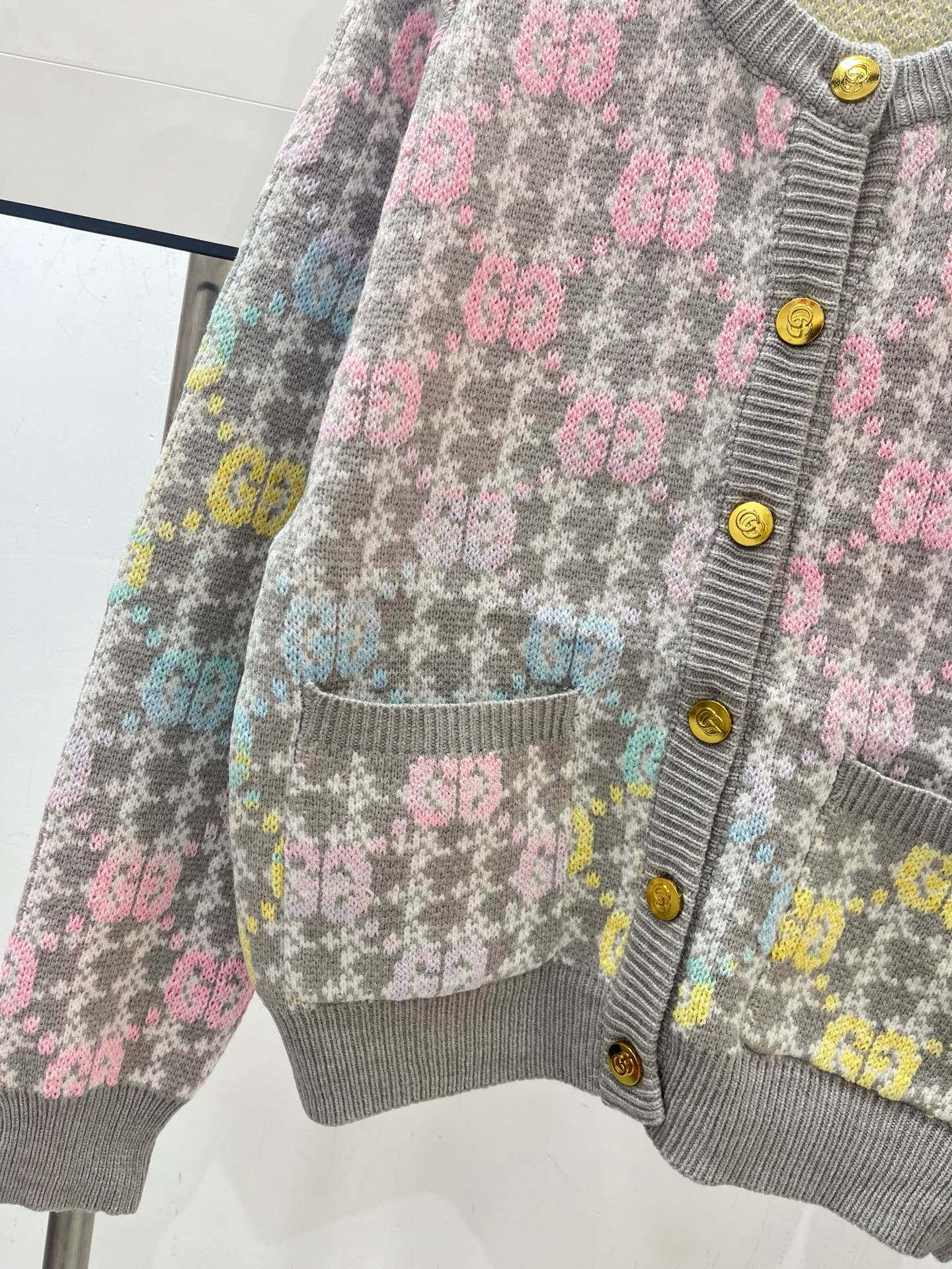 GUCCI レディース カーディガン ミックスカラーデザイン 3色入 - 画像 5