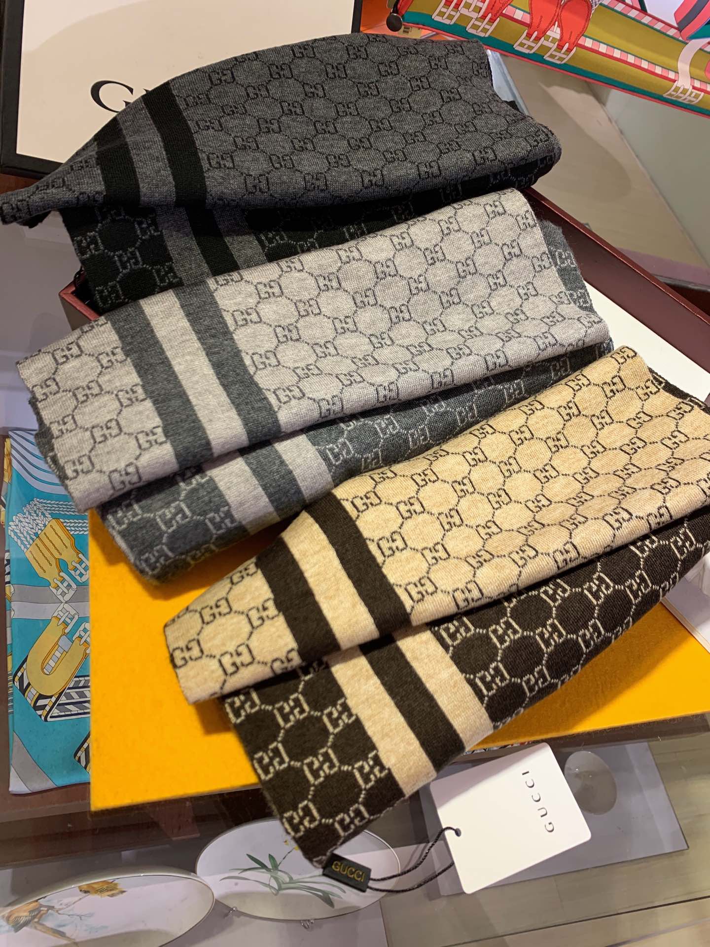 GUCCI セーター風スカーフ 4色入 男女兼用 レディース メンズ