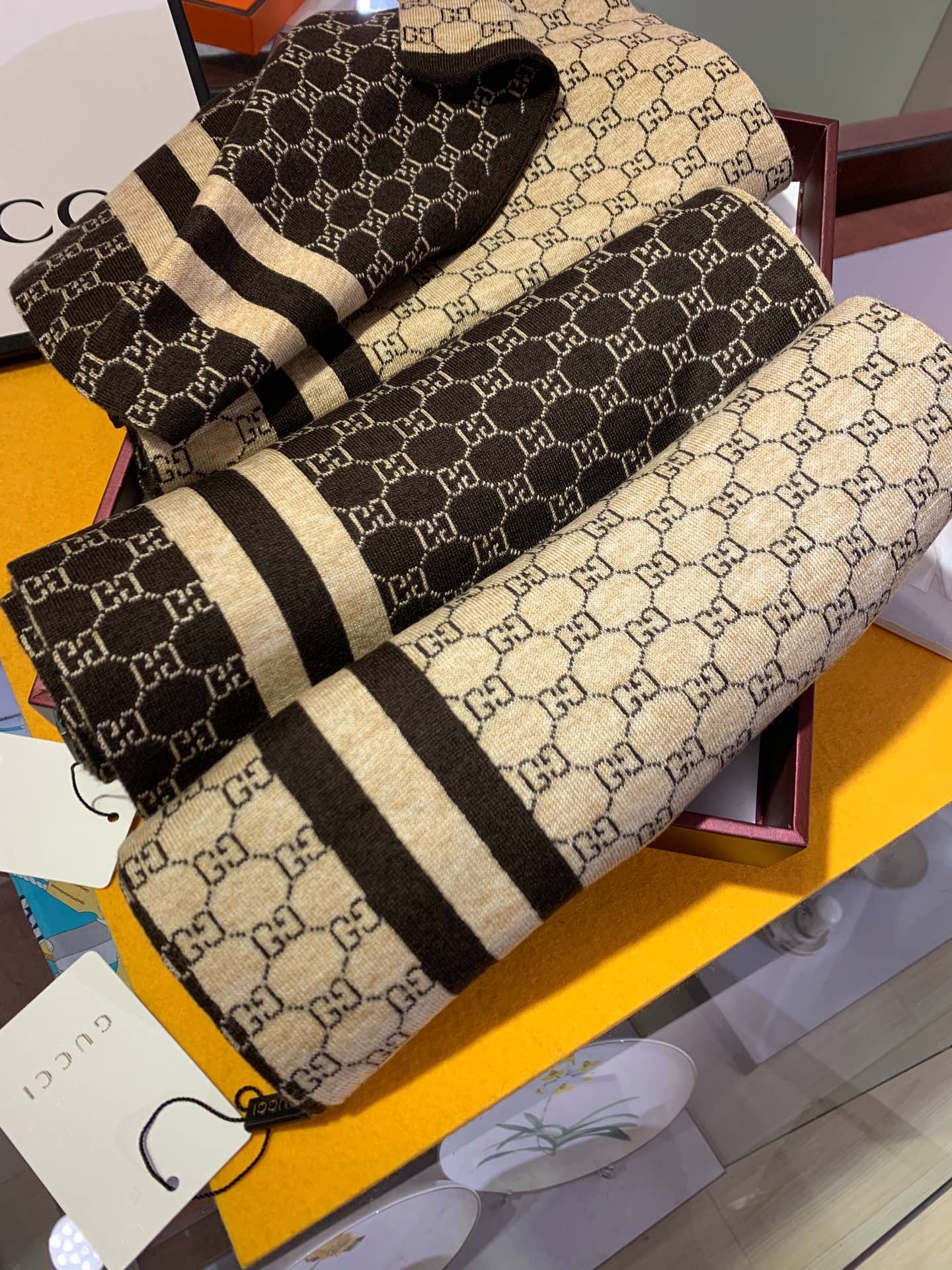 GUCCI セーター風スカーフ 4色入 男女兼用 レディース メンズ - 画像 2