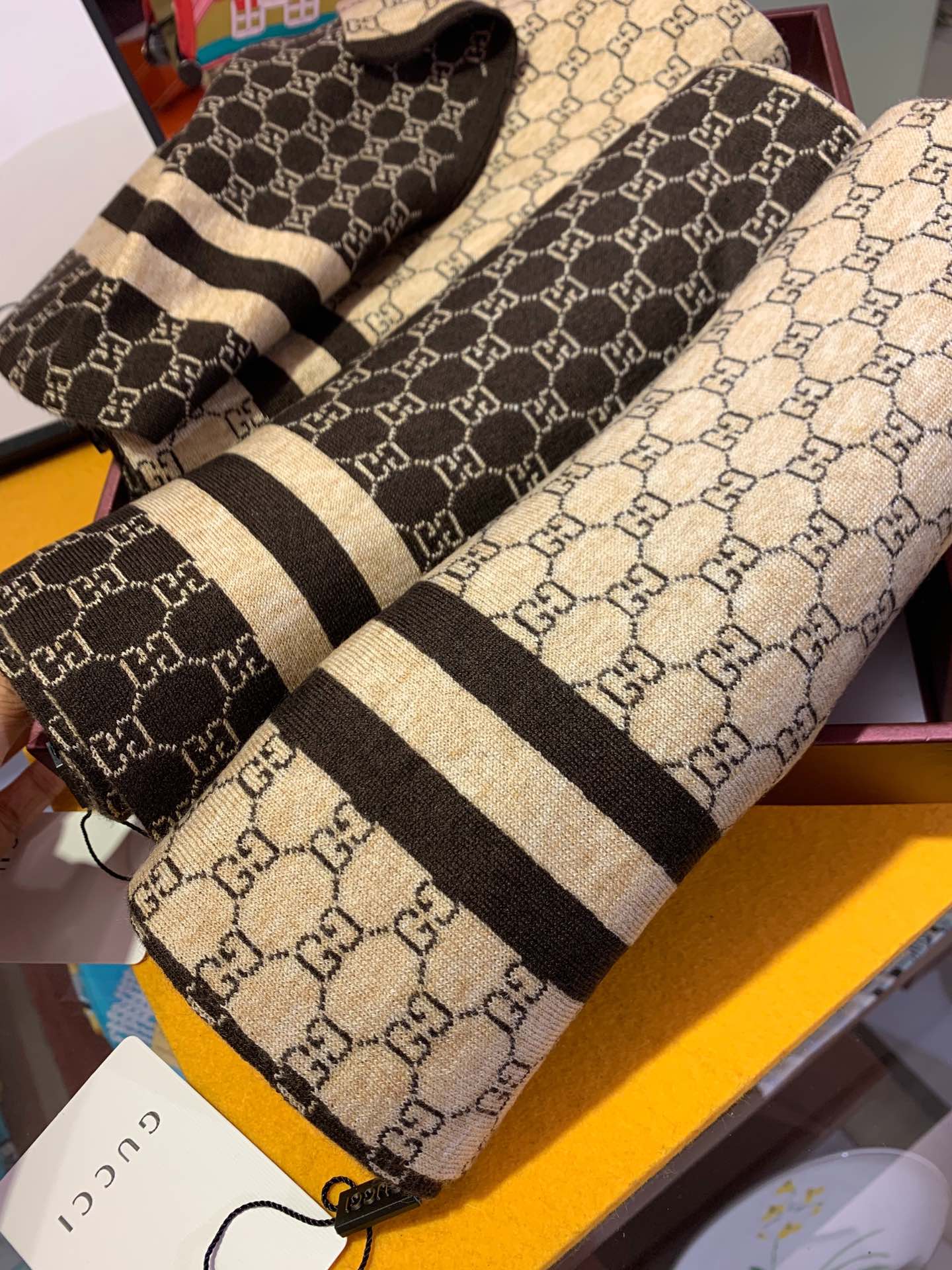 GUCCI セーター風スカーフ 4色入 男女兼用 レディース メンズ - 画像 3