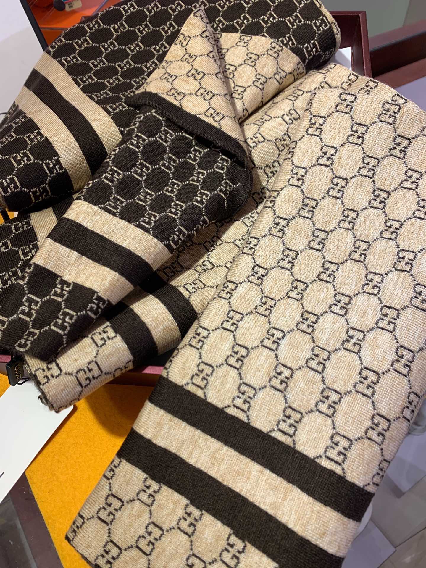 GUCCI セーター風スカーフ 4色入 男女兼用 レディース メンズ - 画像 4
