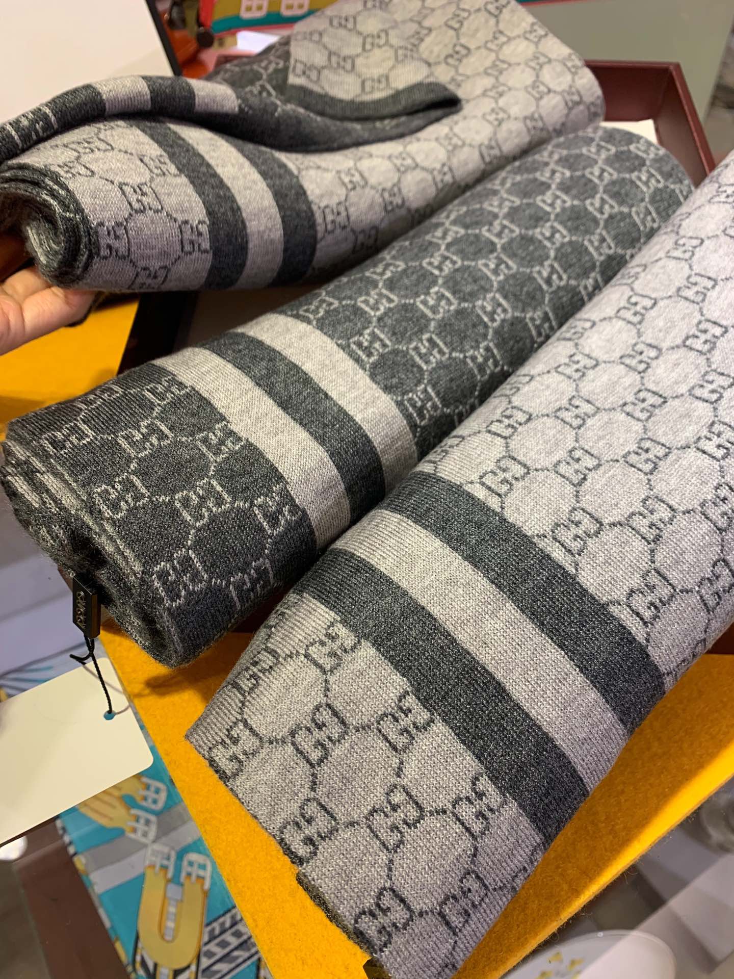 GUCCI スカーフ 3色入 メンズ レディース 保温 - 画像 4