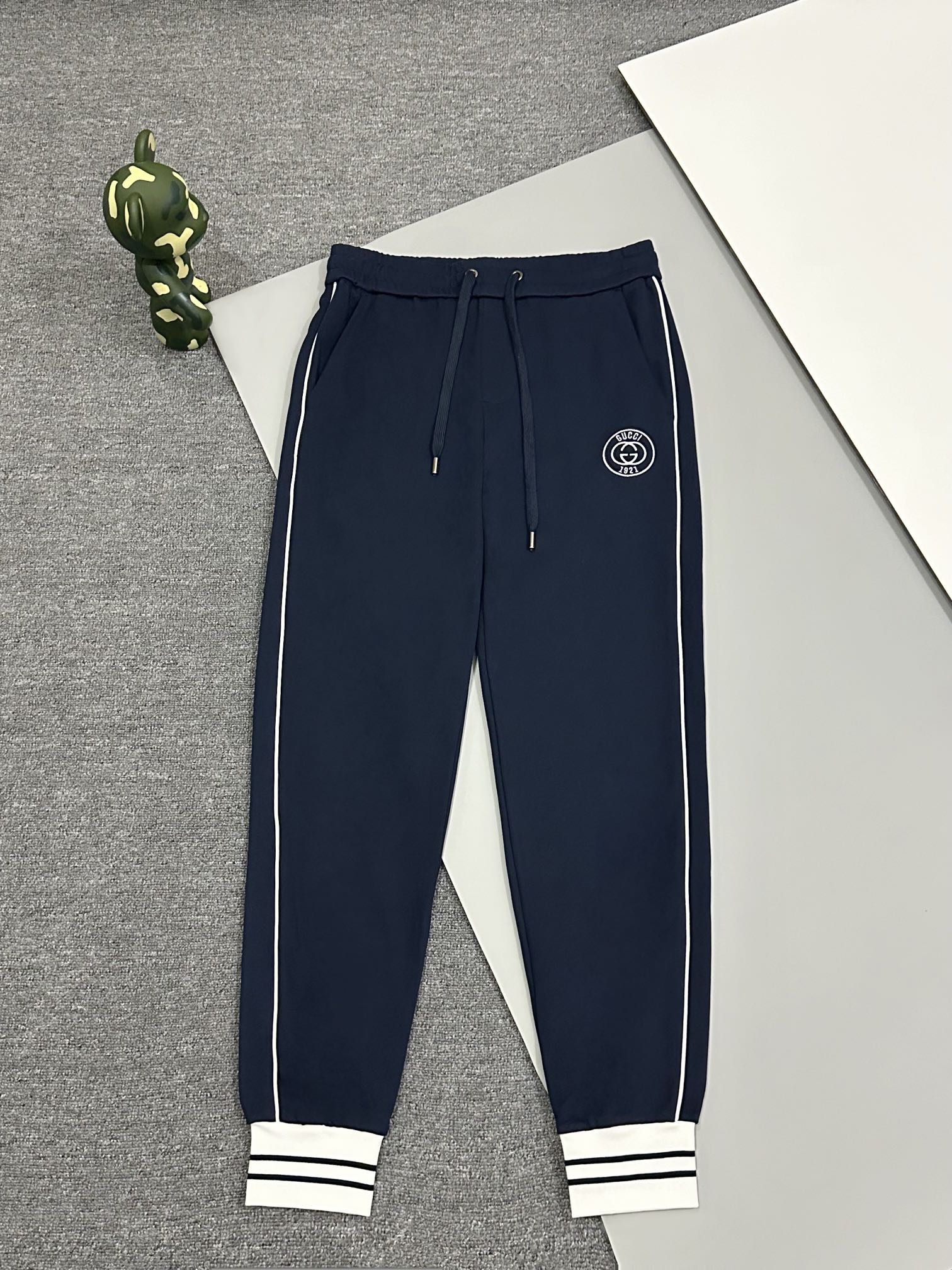 GUCCI ジップアップパンツ ネイビー 1色入