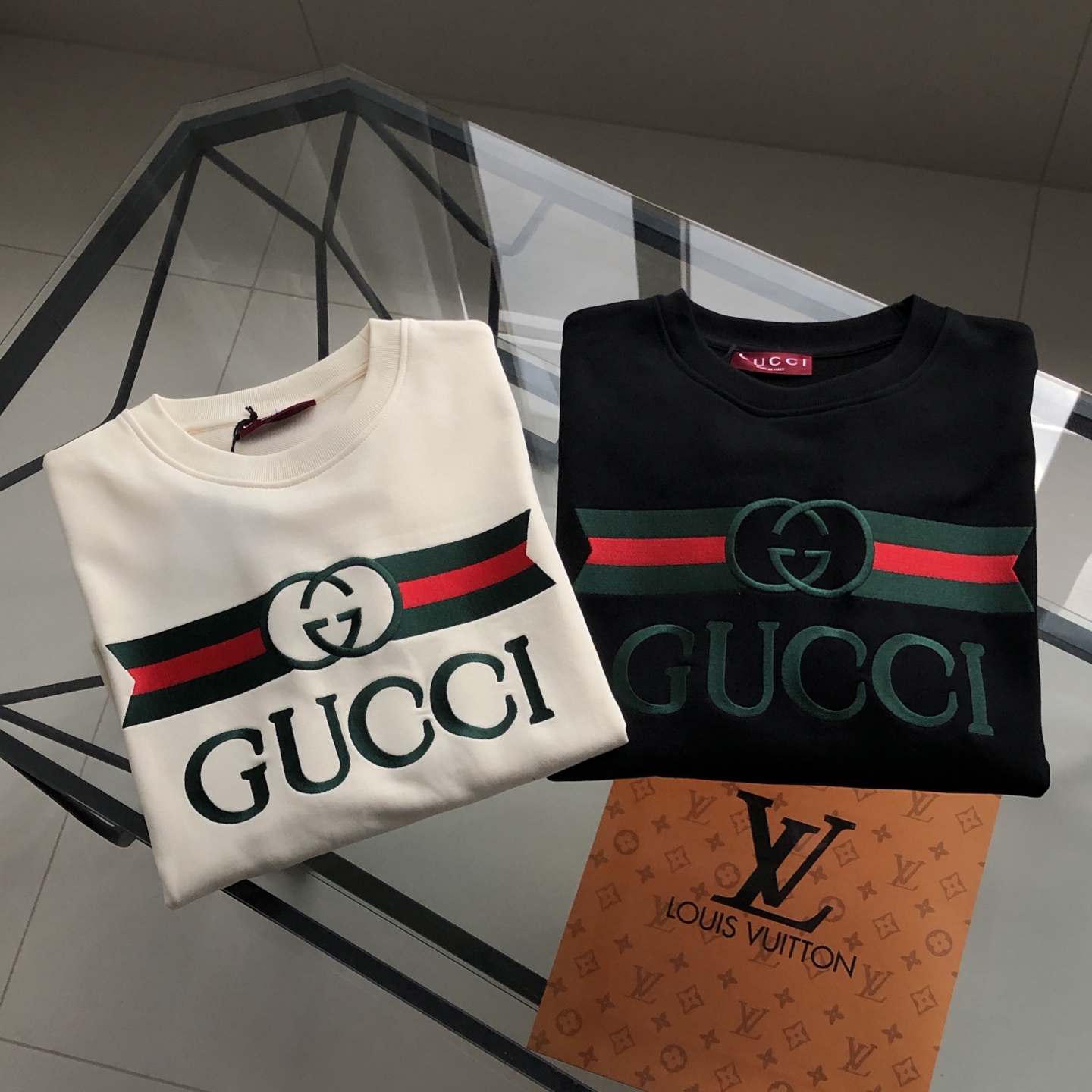 GUCCI ロゴ スウェットシャツ 2色入 - 画像 9