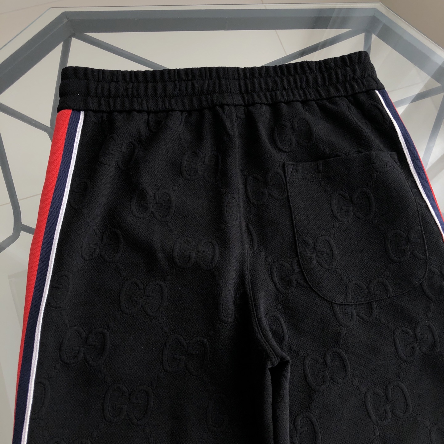GUCCI スウェットパンツ ブラック 3色ストライプ メンズ - 画像 5