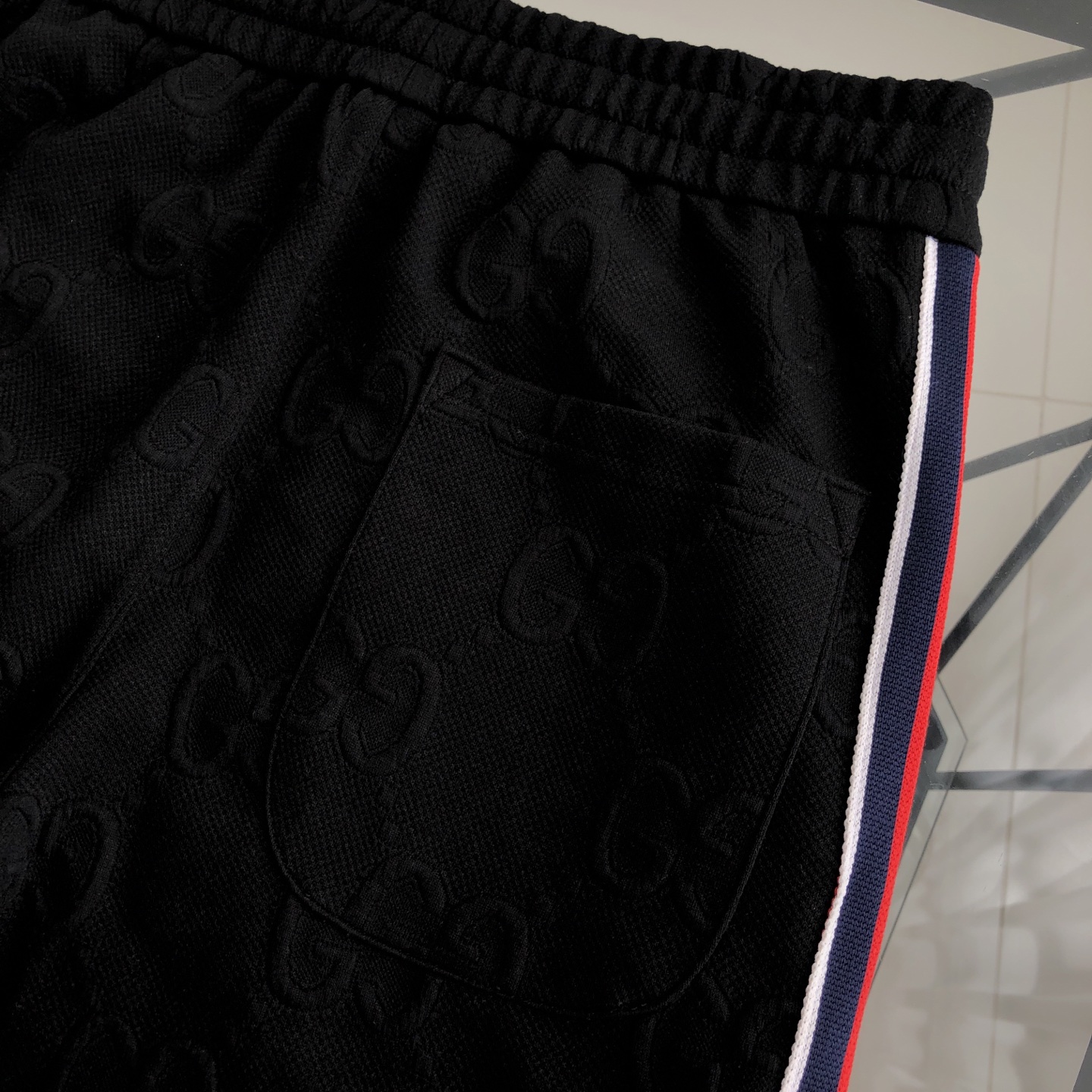 GUCCI スウェットパンツ ブラック 3色ストライプ メンズ - 画像 6