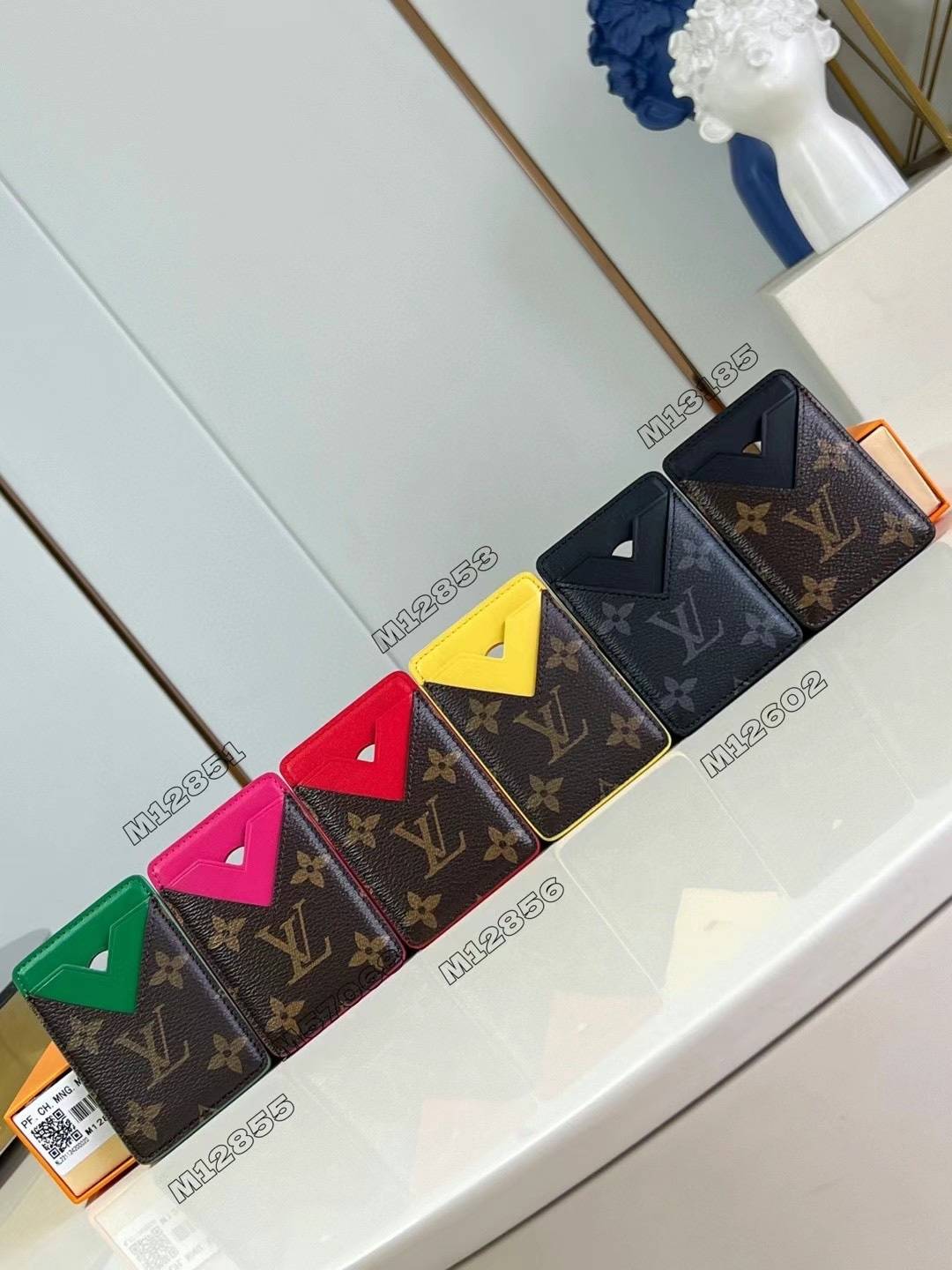 LOUIS VUITTON ルイヴィトン モノグラム ポルトフォイユ サラ レディース ブラウン