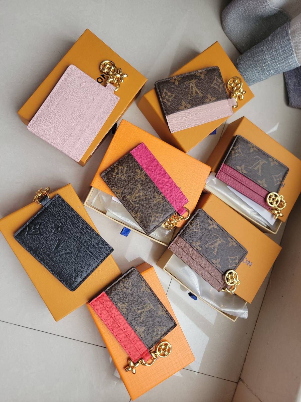 LOUIS VUITTON ルイヴィトン モノグラム ダミエ ジッピー ウォレット 二つ折り財布 レディース ブラウン ブルーメルヘン ピンク グリーン レッド - 画像 3