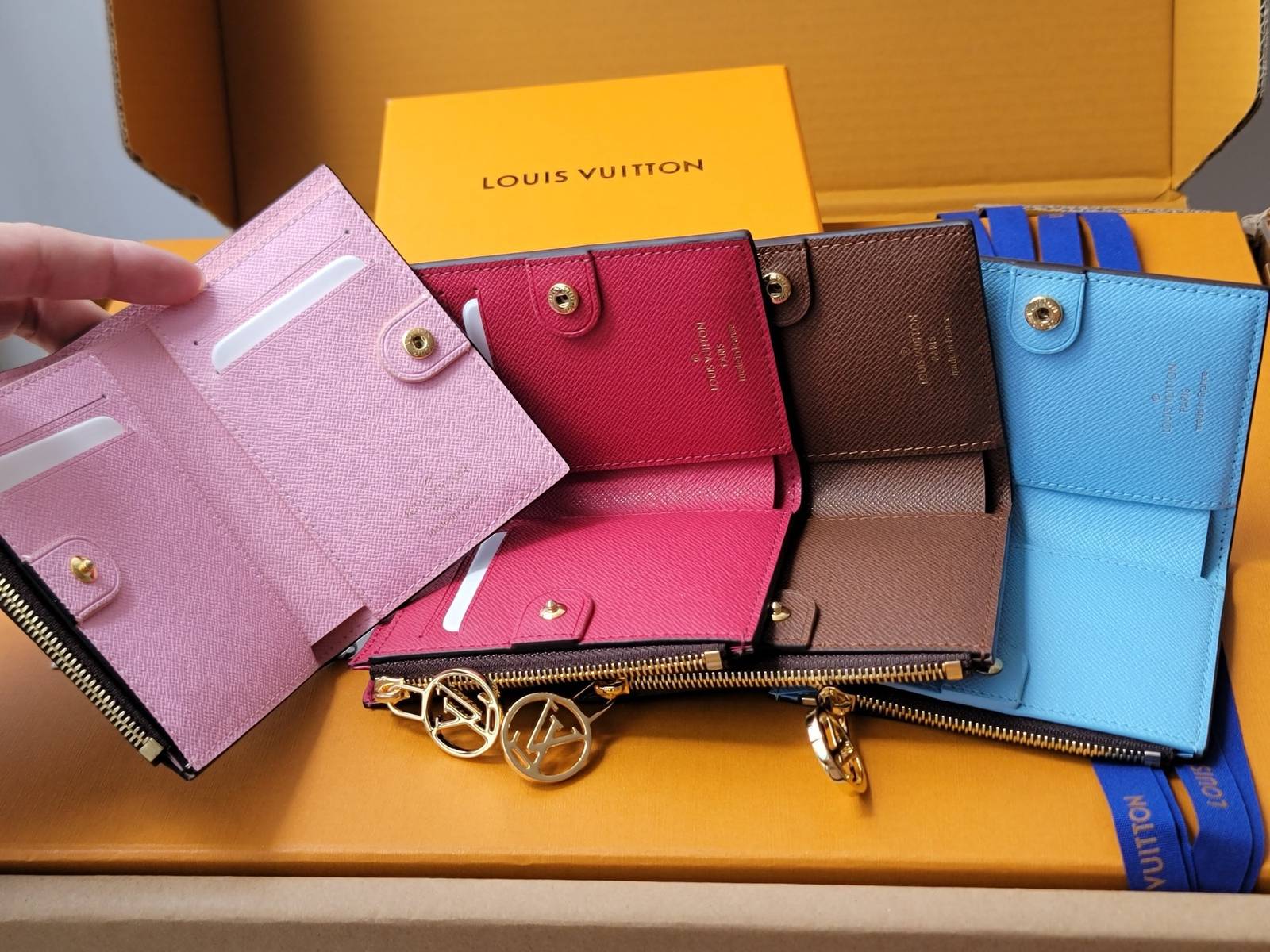 LOUIS VUITTON ルイヴィトン モノグラム ダミエ 二つ折り財布 レディース ジッピー ラウンドファスナー ブラック ホワイト ブルー - 画像 8