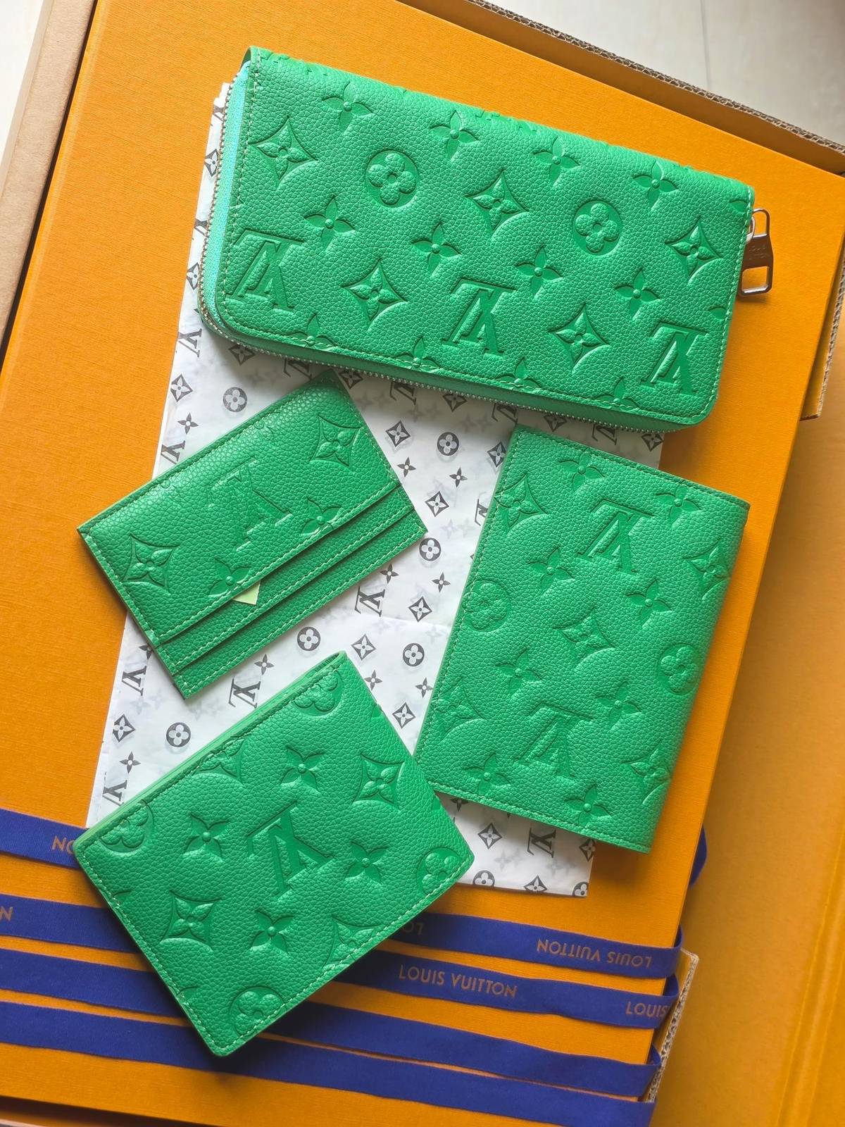 LOUIS VUITTON ルイヴィトン モノグラム ダミエ ジッピーウォレット 二つ折り財布 レディース ブラック ホワイト ブラウン グリーン レッド ピン