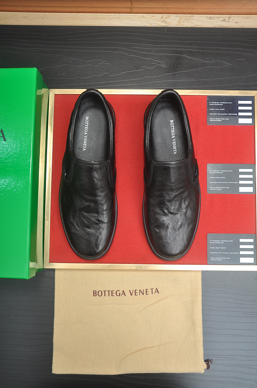 BOTTEGA VENETA メンズ ローファー 黒 1色入 🖤