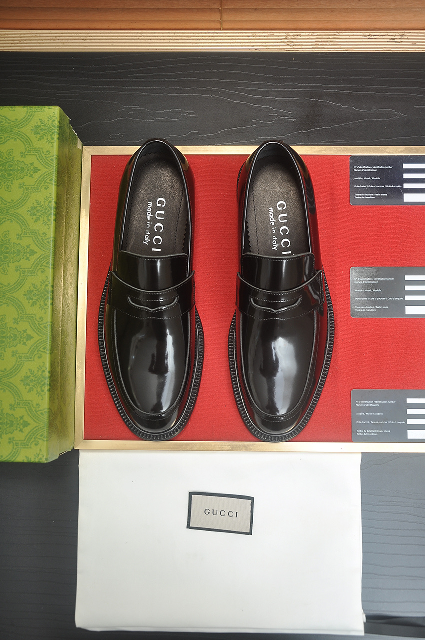 GUCCI メンズ ローファー 1色 本革製 41サイズ 高级感のあるブラック メンズシューズ 🖤