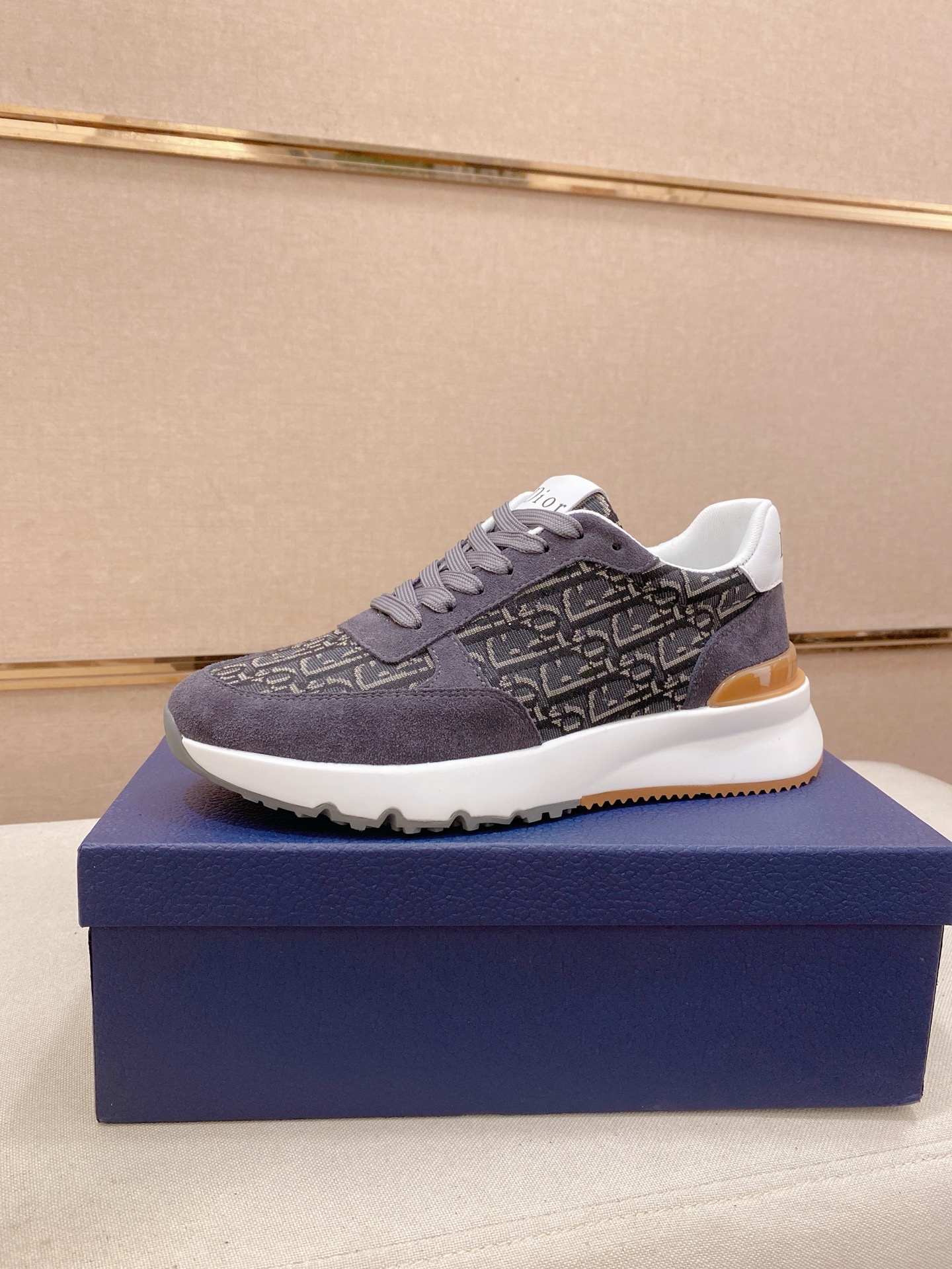 Dior メンズ スニーカー ディオール ロゴ ボリュームソール 灰色 2色入 🟤
