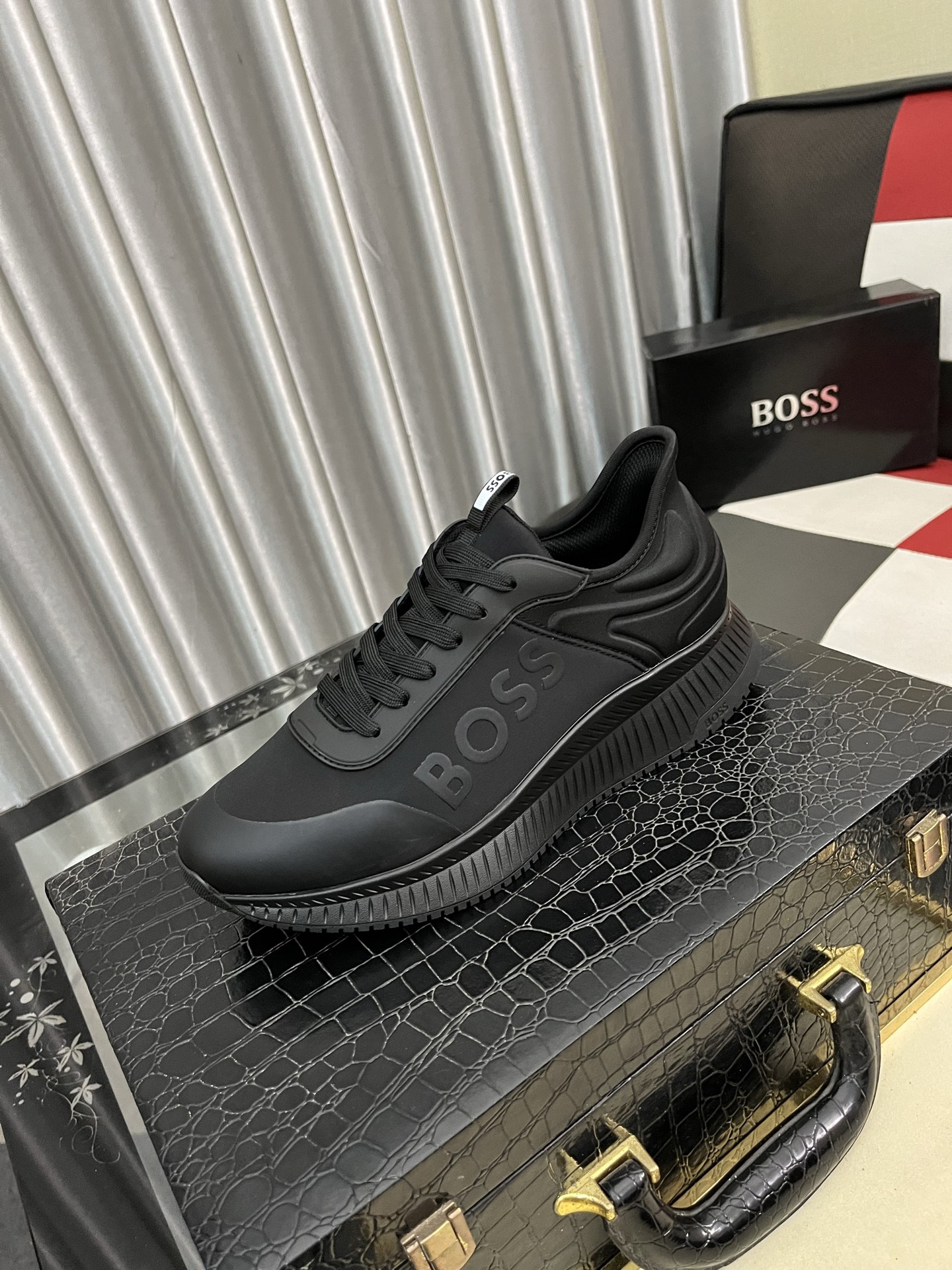 BOSS メンズ スニーカー 黒 1色 ファッションなデザインの快適な履き心地 🖤