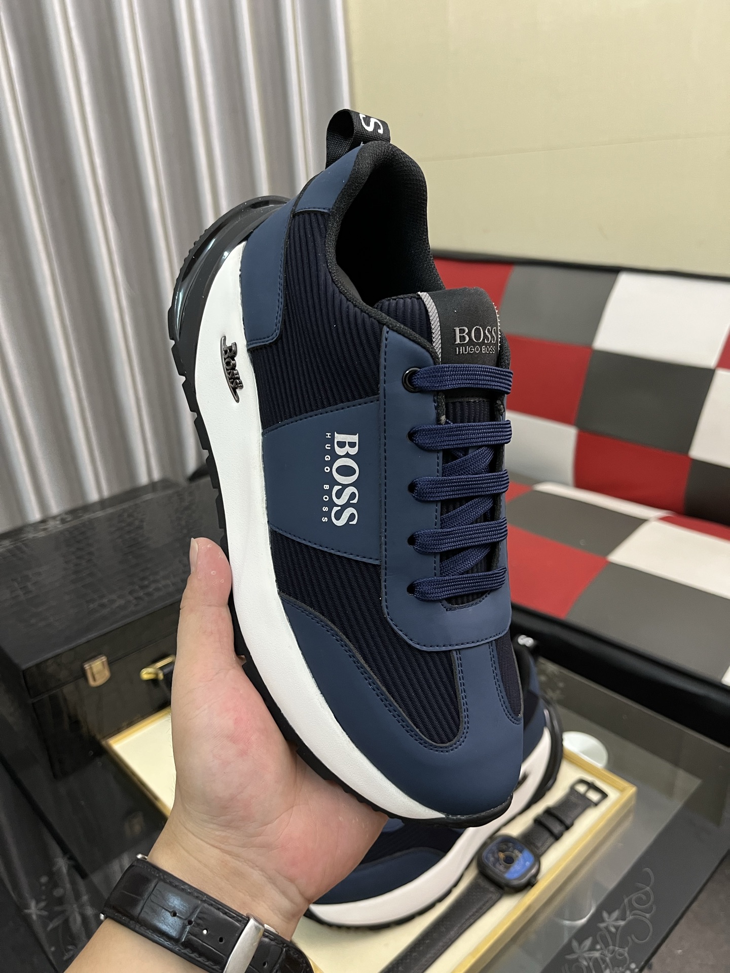 高級感のある BOSS メンズスニーカー ブルーブラック 2色展開 🎯 - 画像 4