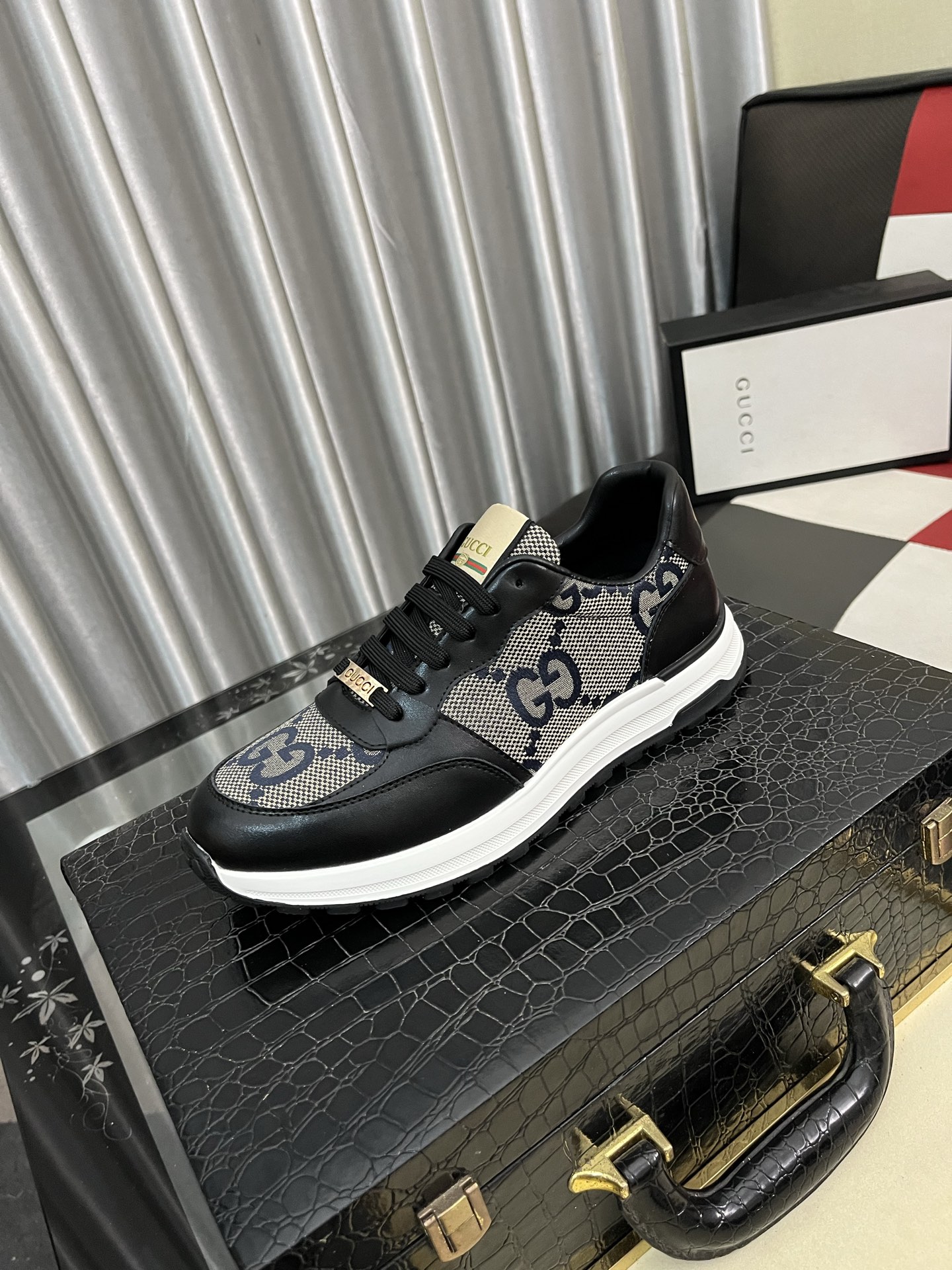 GUCCI メンズ スニーカー ブラック グレー デザイン 2色入 ✨