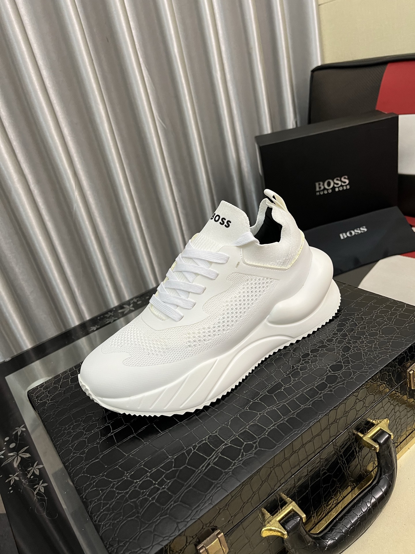 HUGO BOSS 男士运动鞋 白色 36-46 网面透气 舒适休闲鞋 🥾