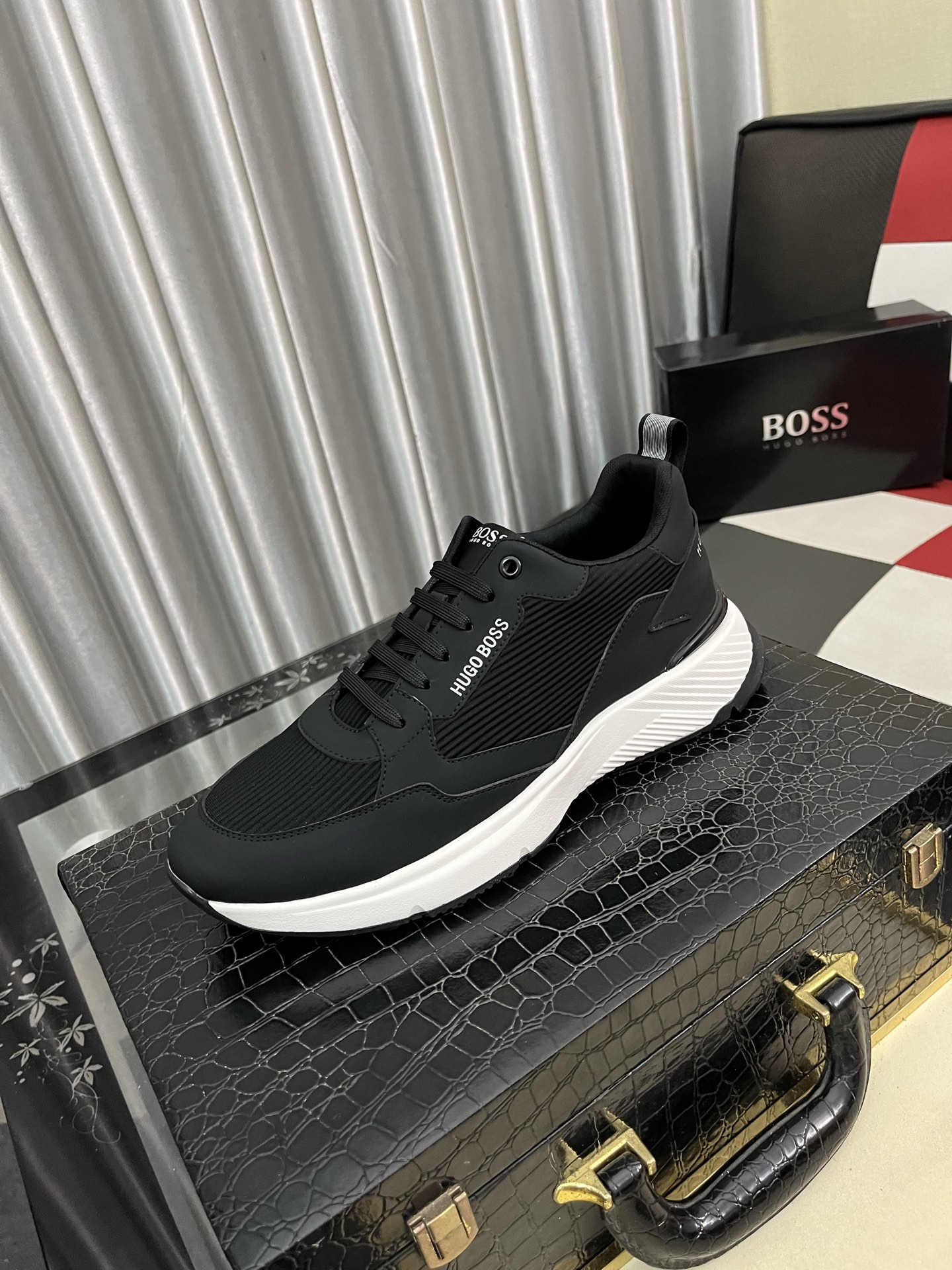 HUGO BOSS メンズ スニーカー ブラック ファッション スポーツシューズ 4色 | 🧢