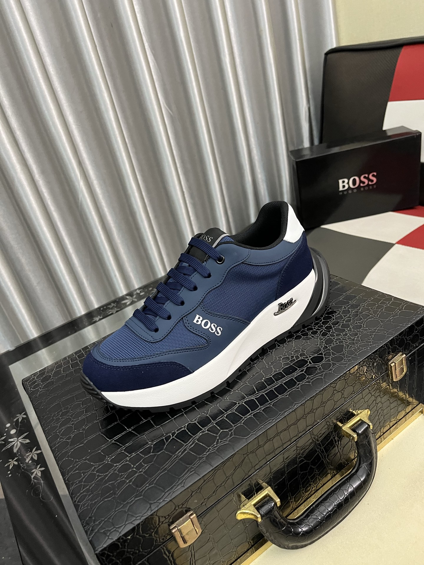 HUGO BOSS メンズ スニーカー ブルーメッシュ 3色 ファッションシューズ 🇩🇪