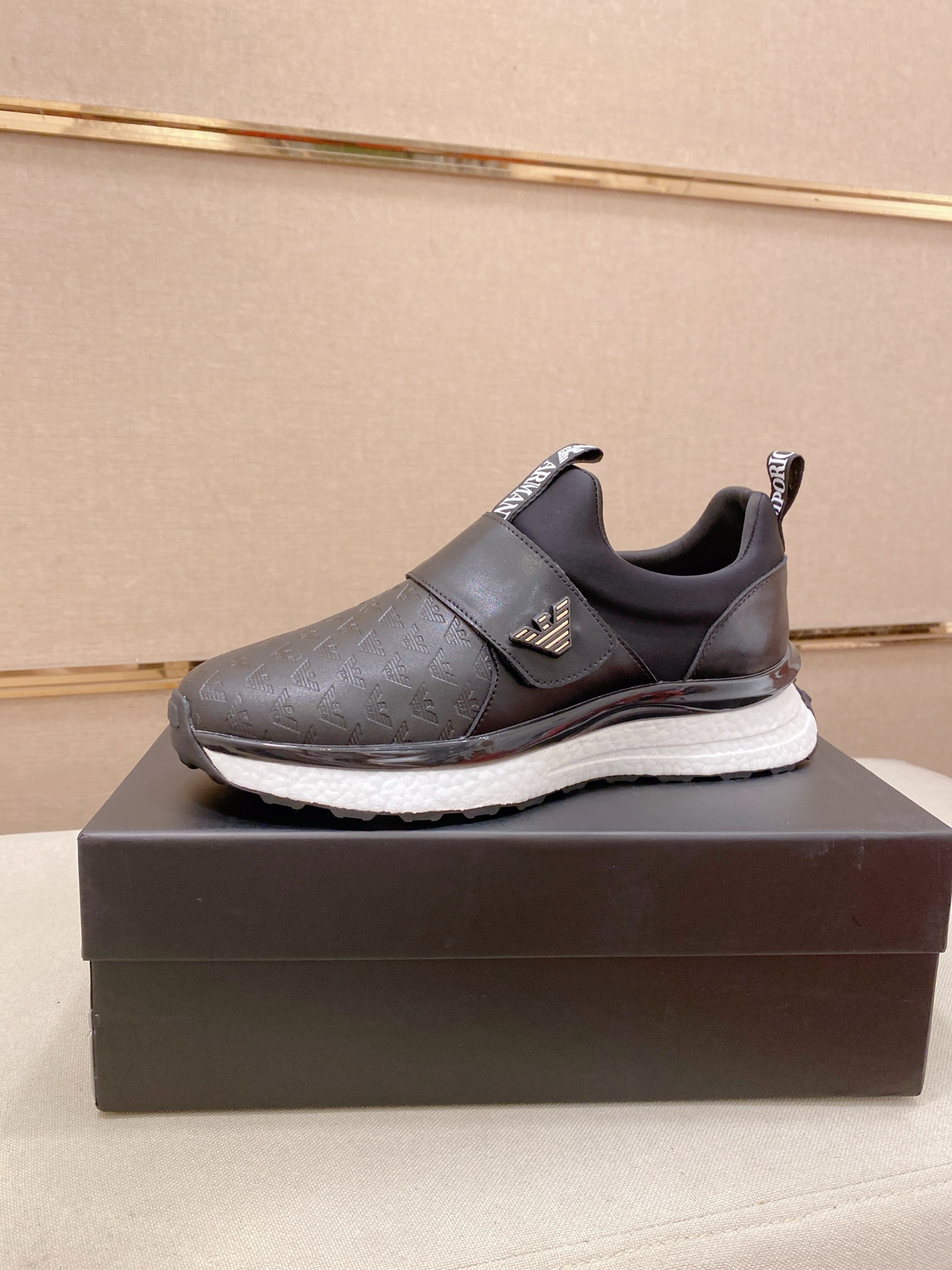 EMPORIO ARMANI  men's sneakers  ブラック  ファッション スニーカー  軽量  舒適  2色入 🖤👟
