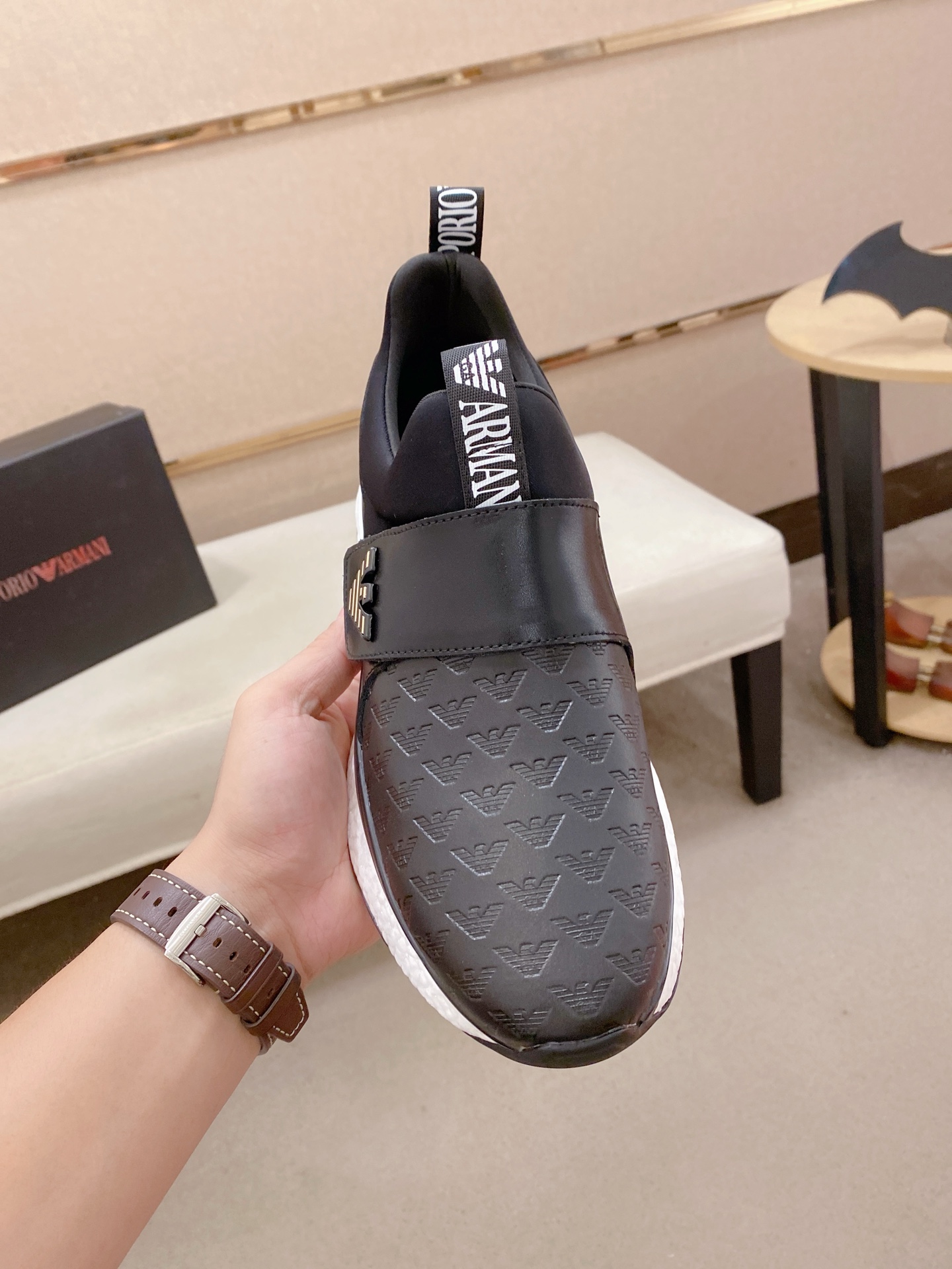 EMPORIO ARMANI  men's sneakers  ブラック  ファッション スニーカー  軽量  舒適  2色入 🖤👟 - 画像 2