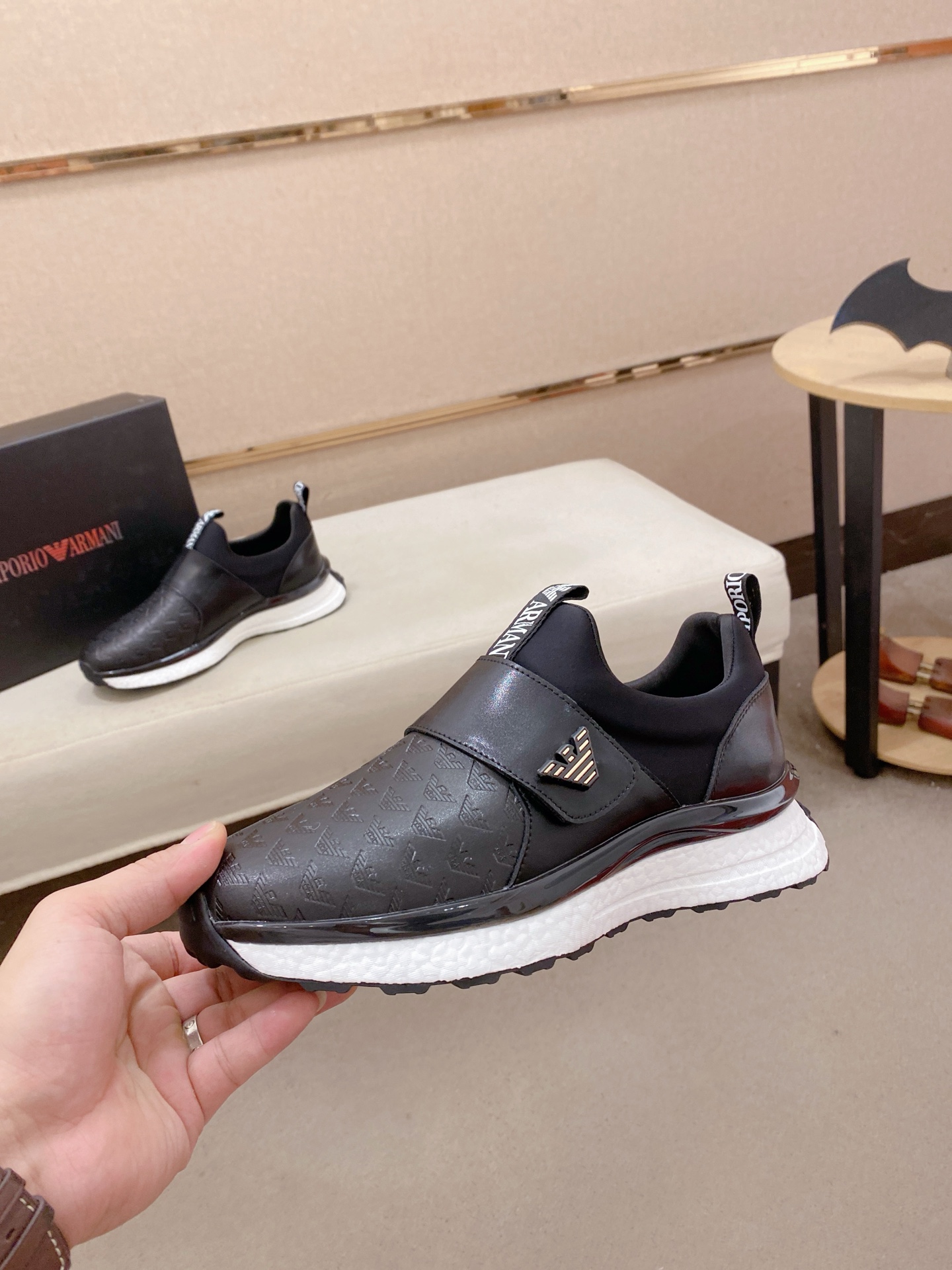 EMPORIO ARMANI  men's sneakers  ブラック  ファッション スニーカー  軽量  舒適  2色入 🖤👟 - 画像 3