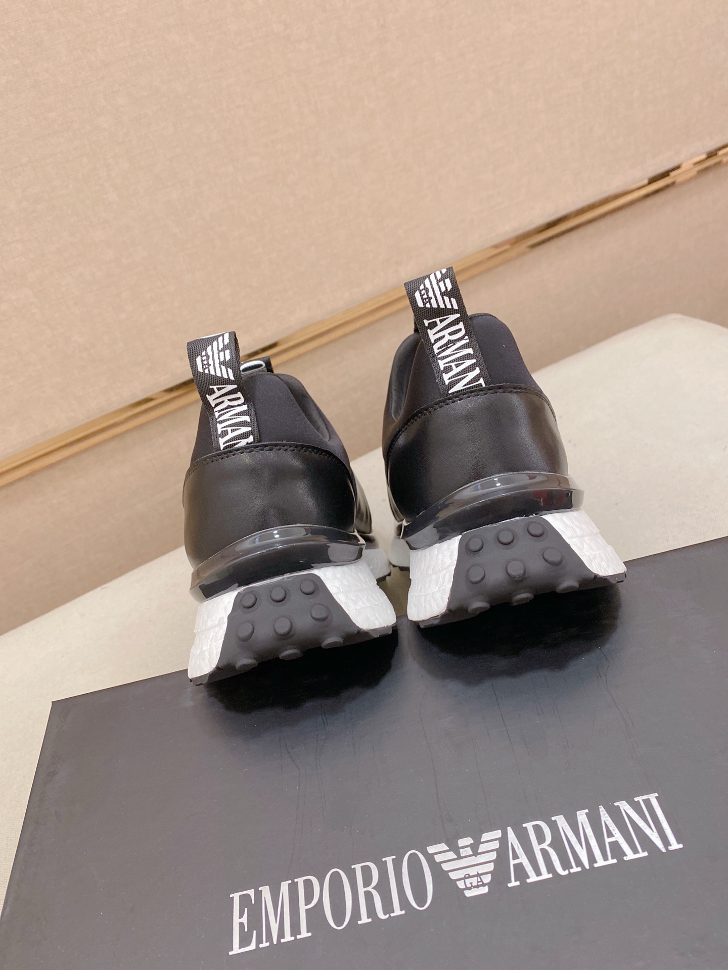 EMPORIO ARMANI  men's sneakers  ブラック  ファッション スニーカー  軽量  舒適  2色入 🖤👟 - 画像 8