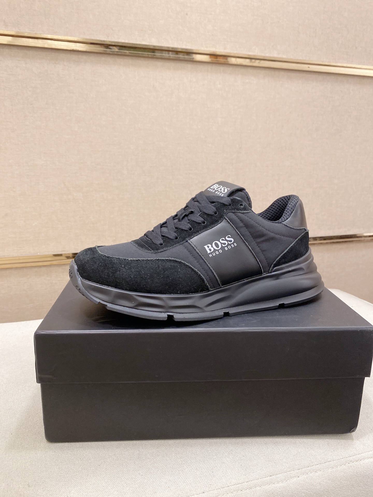 HUGO BOSS メンズ スニーカー 3色 ブラック ホワイト ブルー 本革 4色入 🖤