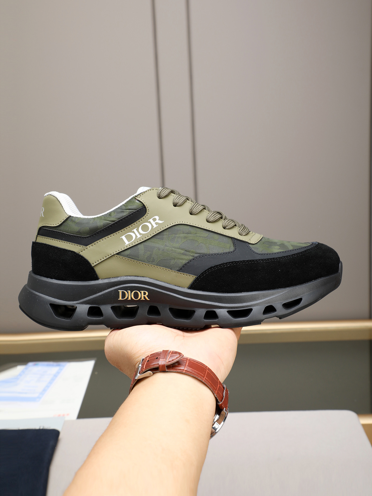 Dior 男士运动鞋 カモフラ柄 オールドスクール スニーカー ブラック レザー メンズ 2色入 🖤