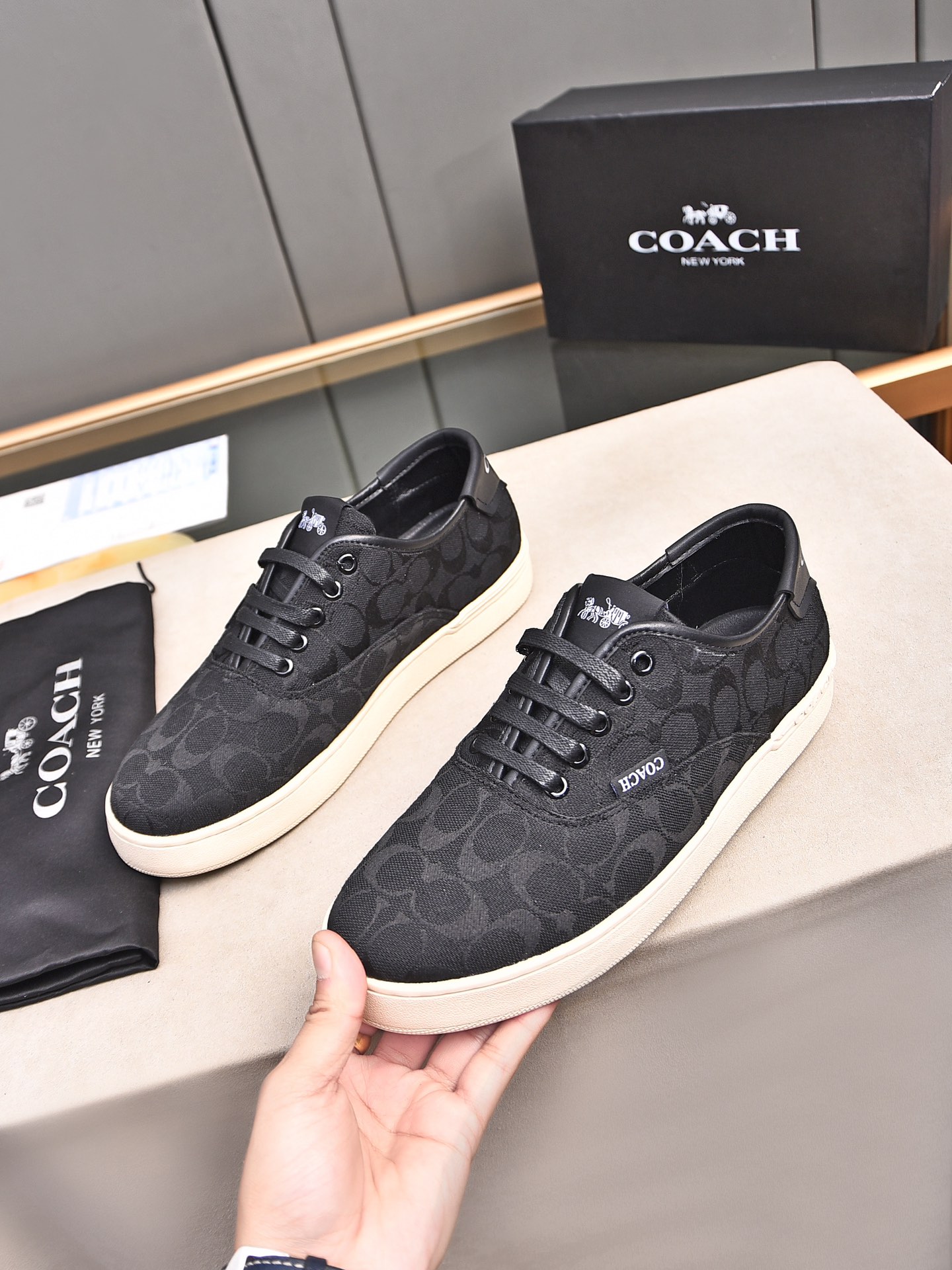 COACH メンズ スニーカー 黒 ベージュ 2色 2色入 🥾 - 画像 2