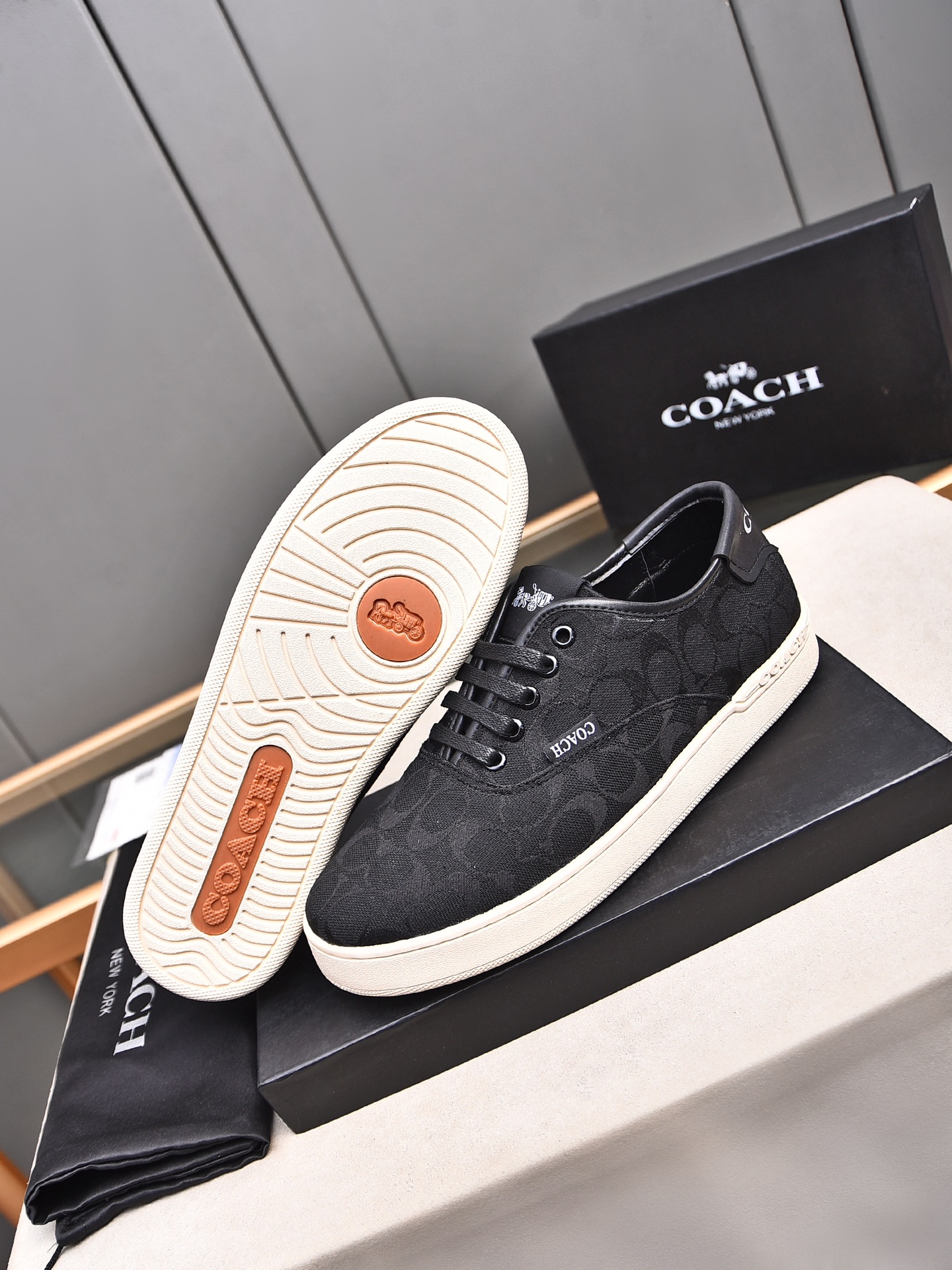 COACH メンズ スニーカー 黒 ベージュ 2色 2色入 🥾 - 画像 3