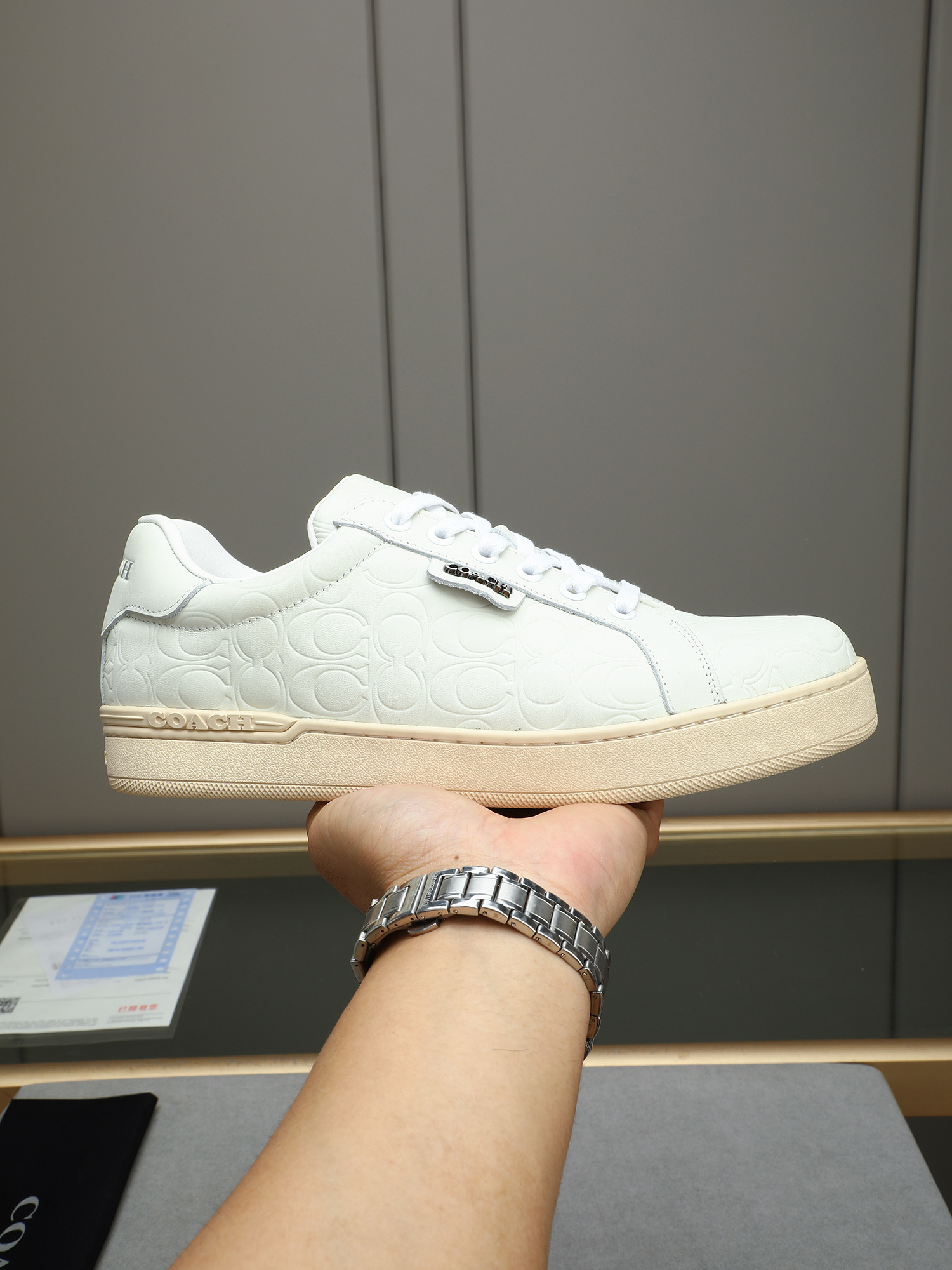 COACH メンズ スニーカー ホワイト 本革 ロゴプレス フラットシューズ 2色展開 🥾